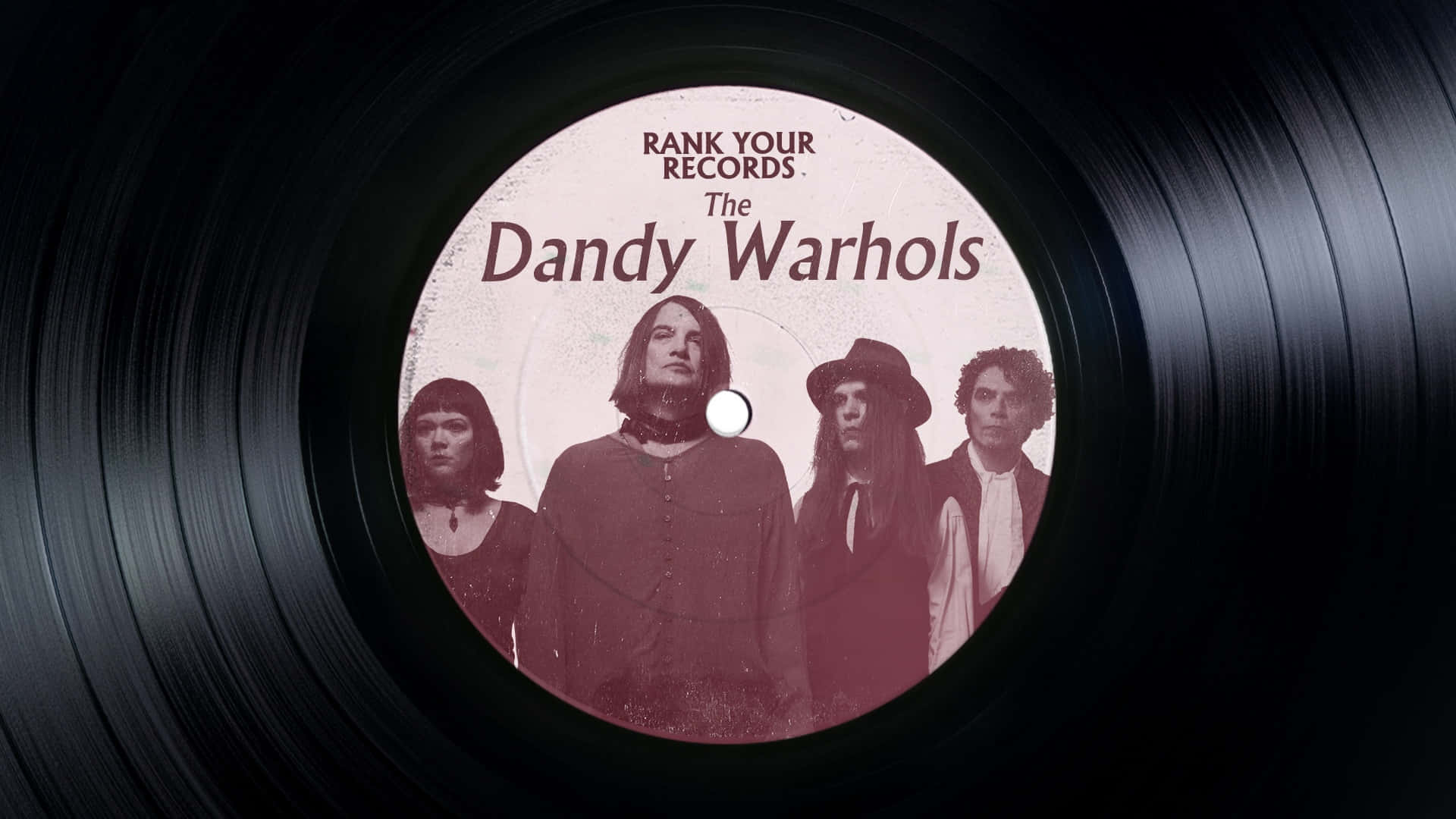  壁紙 — 一張復古黑膠唱片標籤， featuring 樂隊 The Dandy Warhols，並附有四名成員的懷舊棕色調照片。