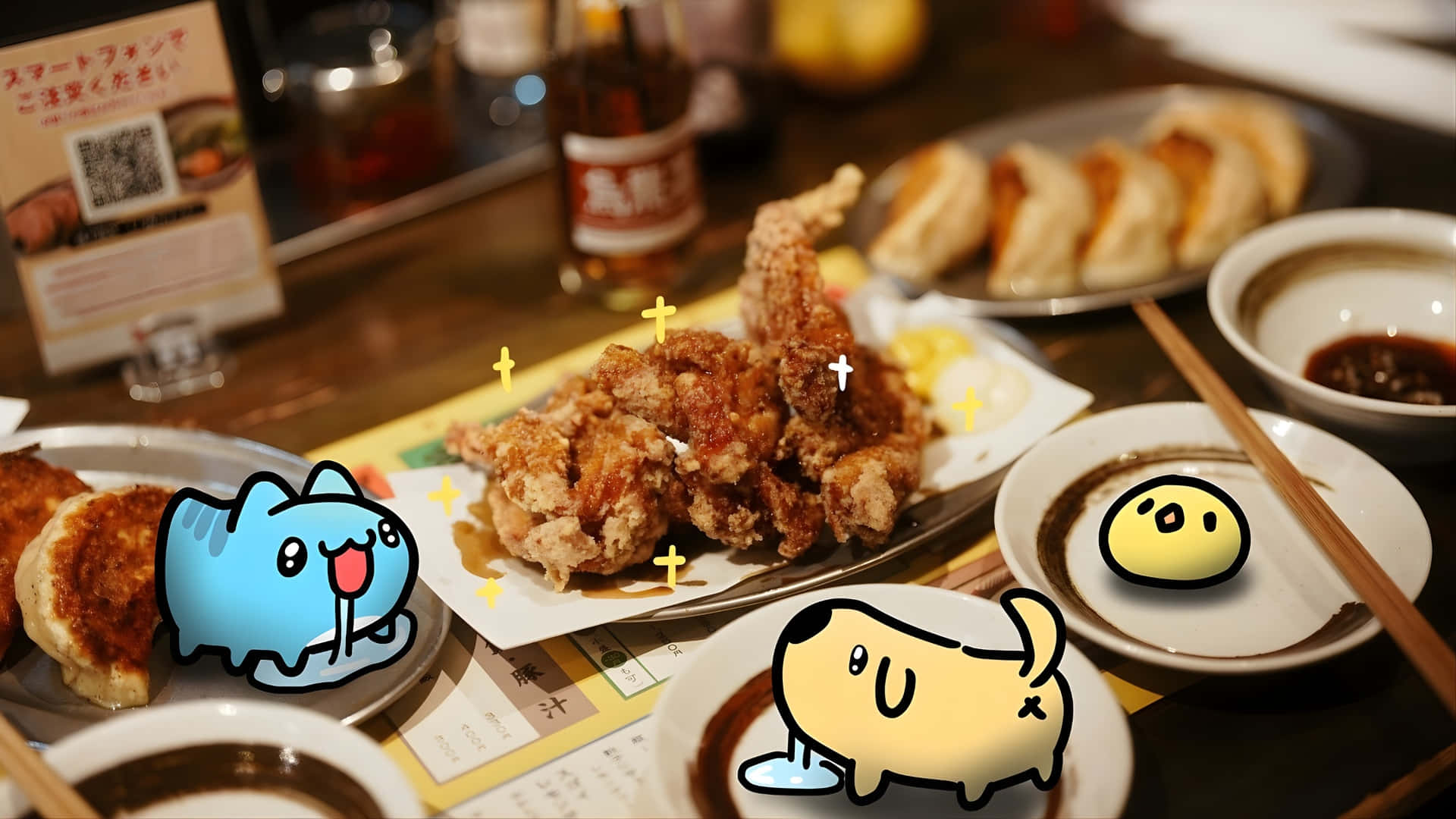  壁紙 — 一張溫暖誘人的桌子，擺滿了酥脆的炸雞餃子和蘸醬，並裝飾著可愛的卡通貓貼紙。