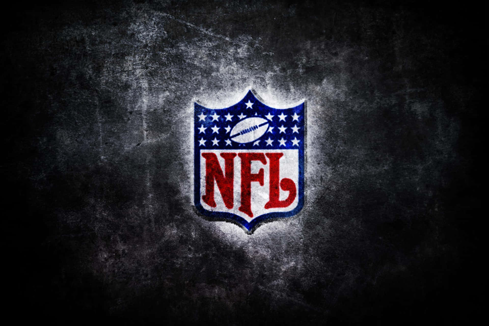 在深色紋理背景上帶有星星和足球的NFL標誌。