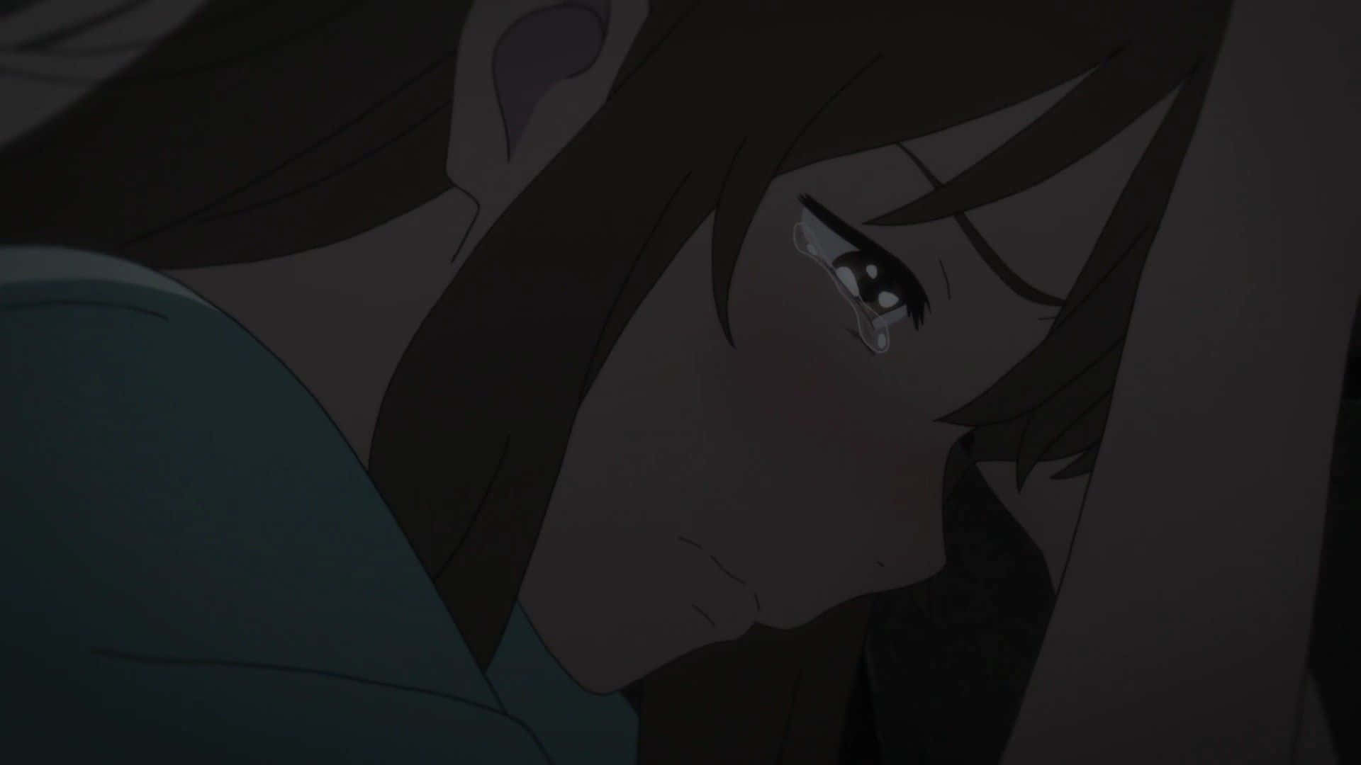 動漫女孩在昏暗的燈光下流下一滴眼淚