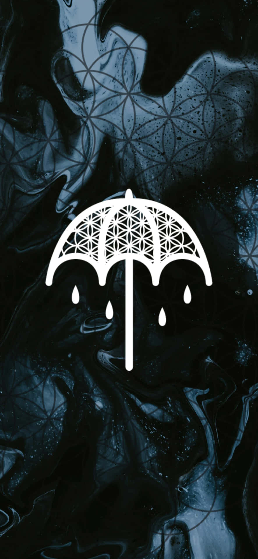  壁紙 — 一把白色幾何雨傘，雨滴落在深藍色大理石紋背景上，帶有神聖幾何圖案。