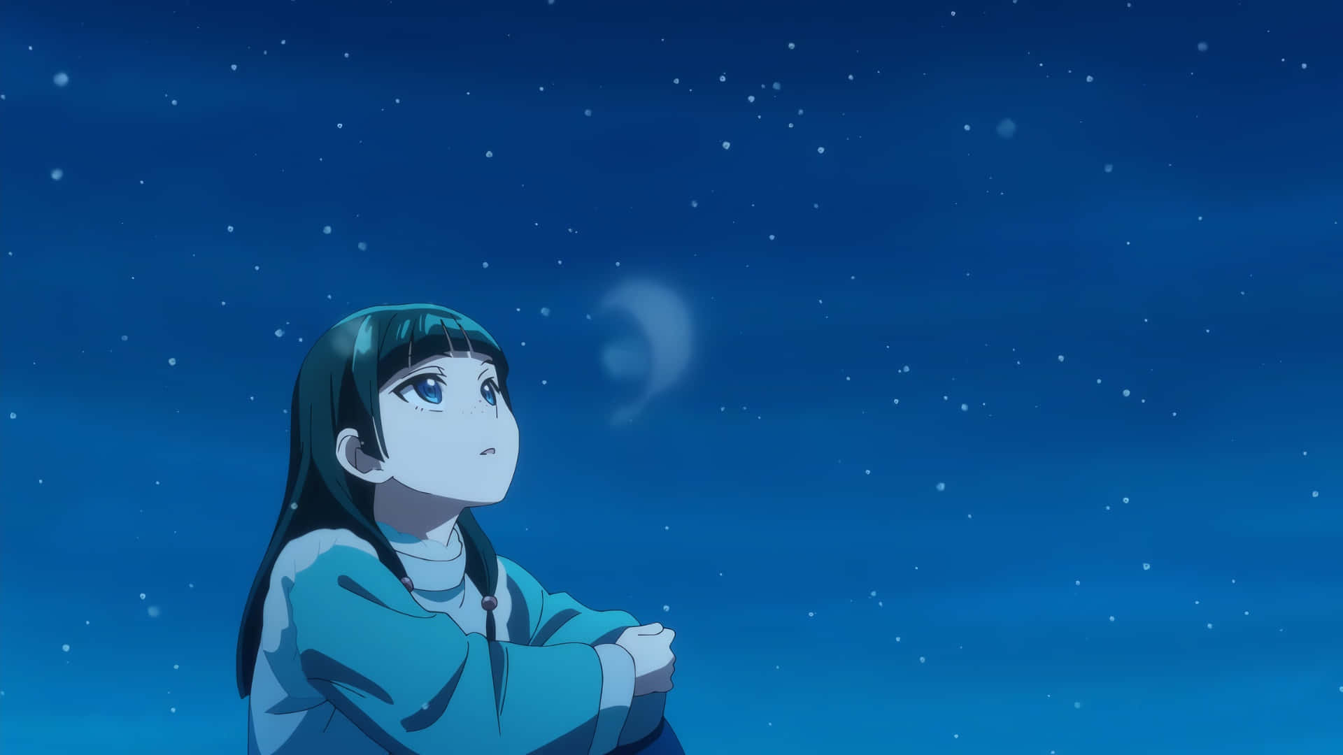  壁紙 — 一位穿著藍色服裝的年輕動漫女孩仰望星空，夜空中有彎彎的月亮。