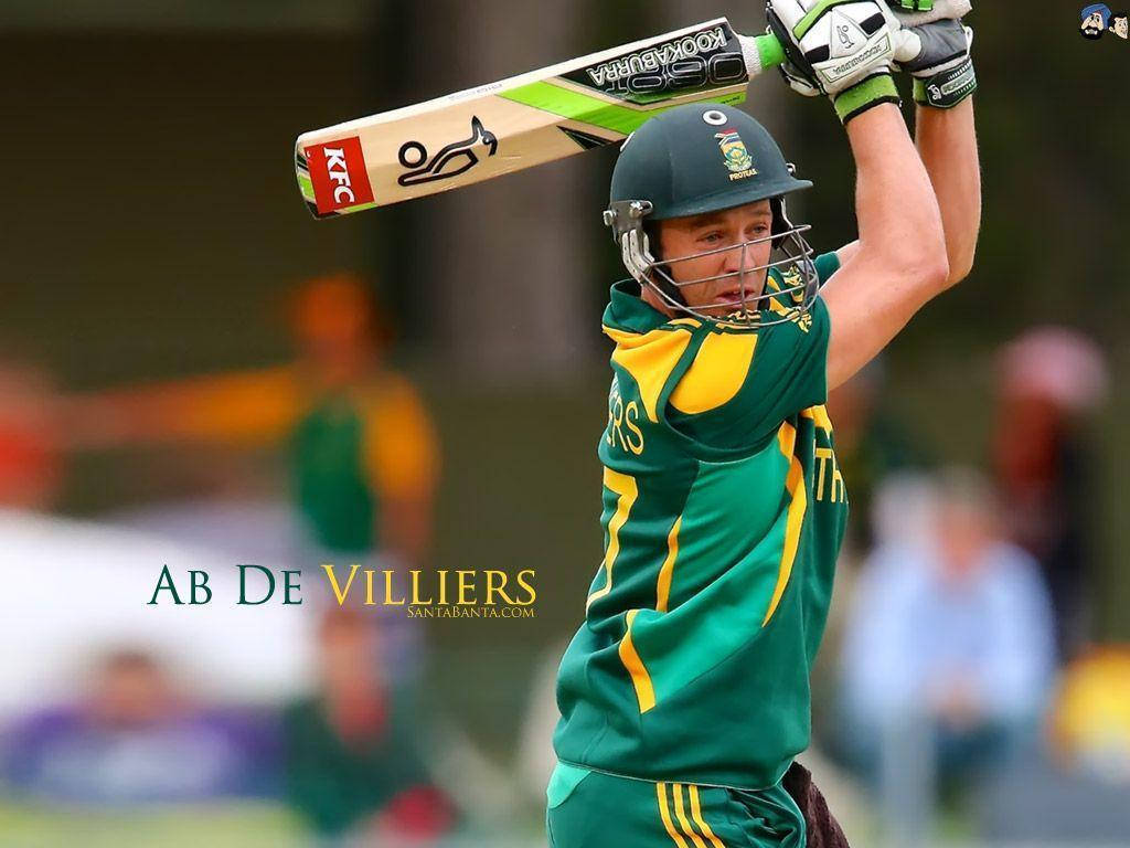 AB de Villiers 南非板球傳奇 壁紙 — 板球球員AB de Villiers身穿綠色和黃色球衣，在比賽中揮棒時得意地舉起球棒。