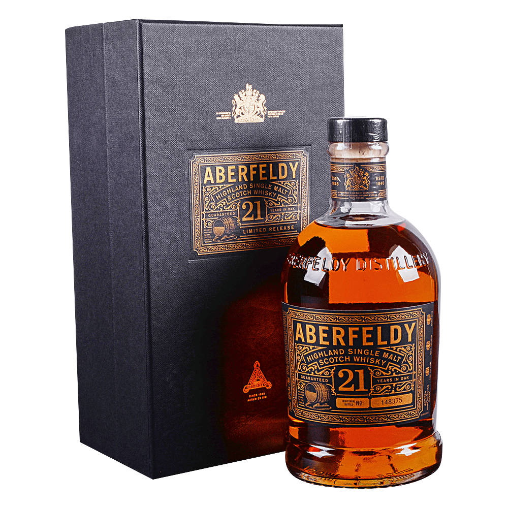 Aberfeldy 苏格兰单一麦芽威士忌 21年 壁紙 — 一瓶Aberfeldy 21年高地單一麥芽蘇格蘭威士忌，帶有華麗的金色標籤，放在其紋理黑色禮盒旁邊。