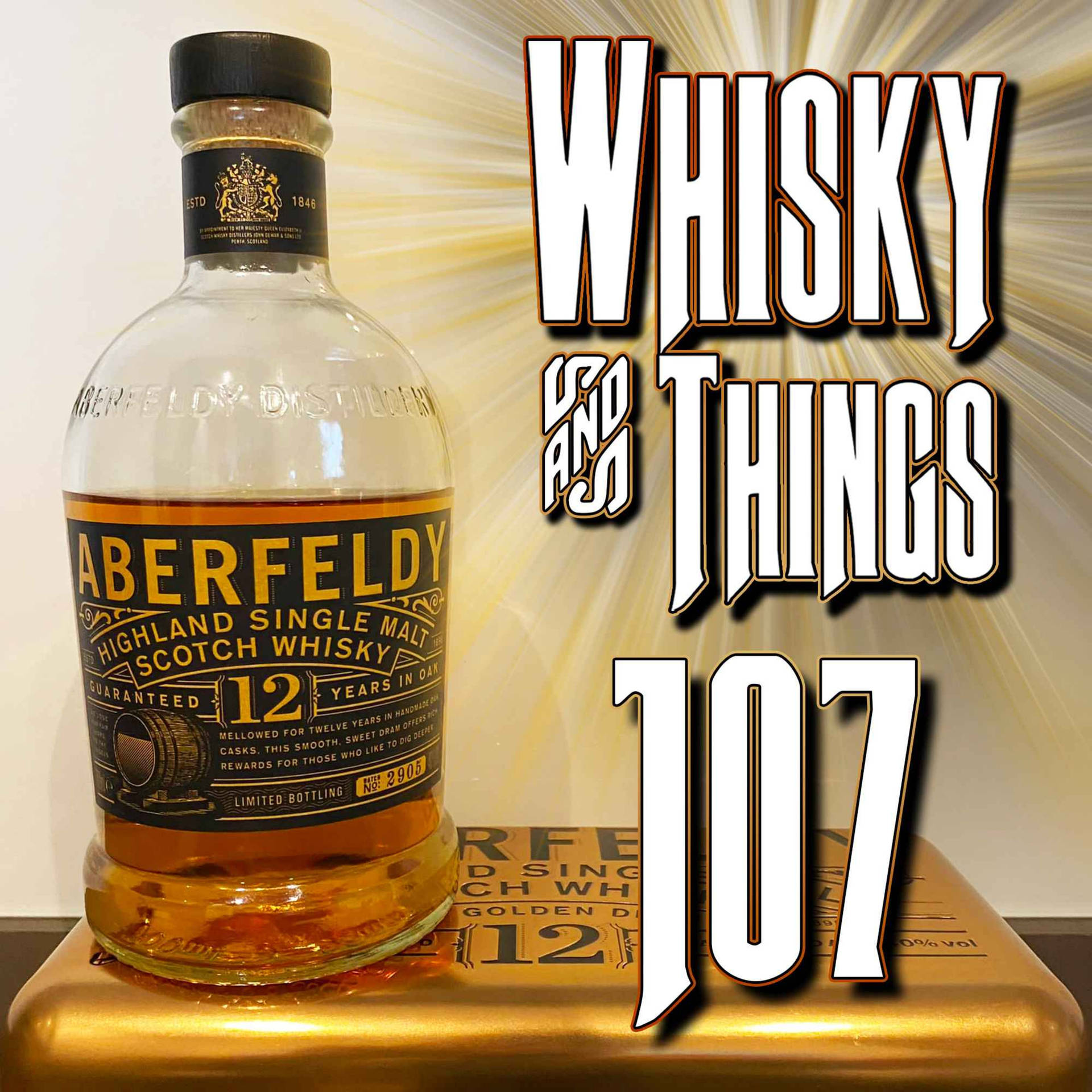 Aberfeldy 12年威士忌酒瓶放在金色盒子上，帶有'Whisky and Things 107'文字。