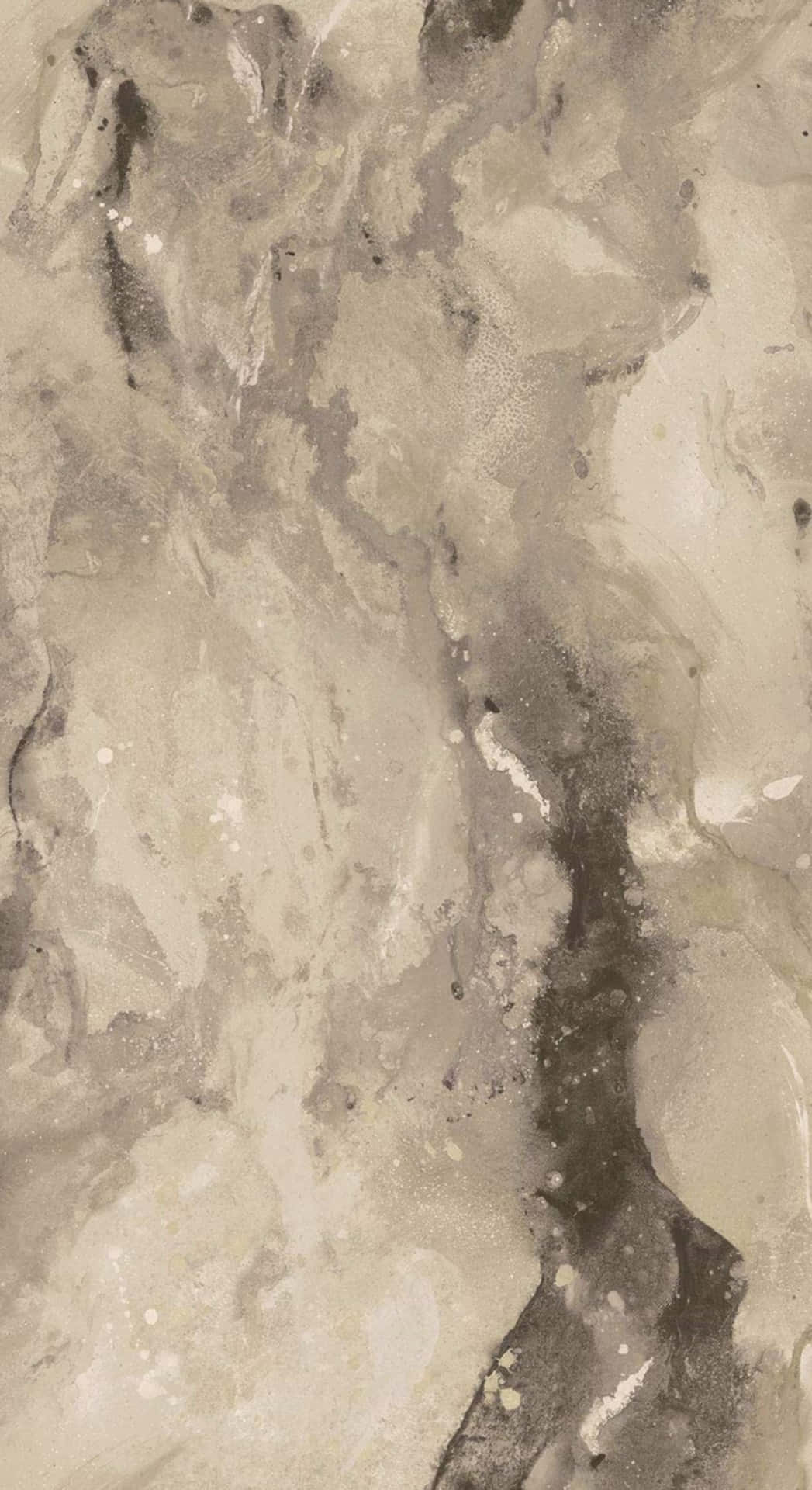  壁紙 — 米灰色和黑色的抽象水彩洗滌創造出帶有有機漩渦和斑點的流動紋理背景。
