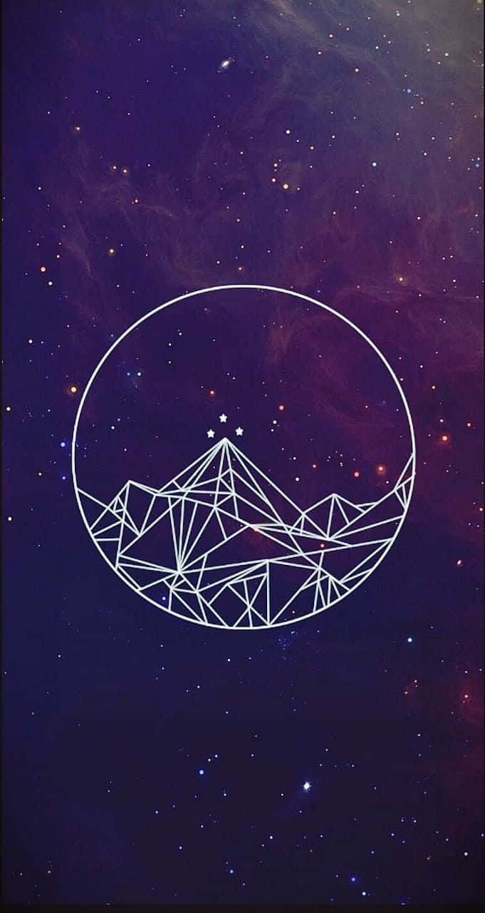 ACOTAR 星空山景圖 壁紙 — 白色線條組成的幾何山脈在一個圓圈內漂浮，背景是繁星點點的紫色星雲天空。