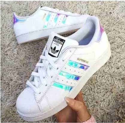 Adidas Superstar 全息條紋波鞋 壁紙