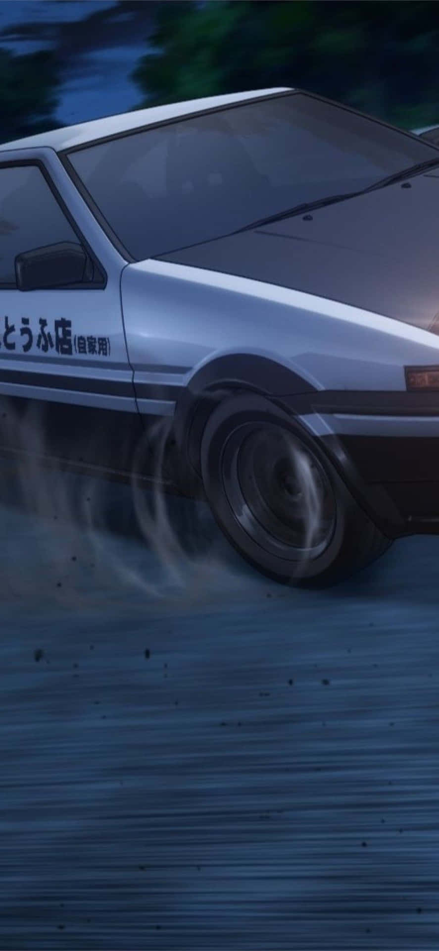 銀色AE86夜間甩尾，煙霧和潮濕路面