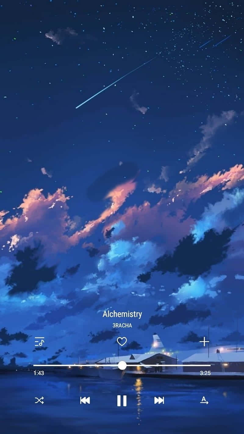 體驗Aesthetic Blue背景的寧靜之美 壁紙 — 寧靜的夜空，流星劃過粉紅色和藍色的雲層，平靜的水邊有一艘船和音樂播放器疊加。