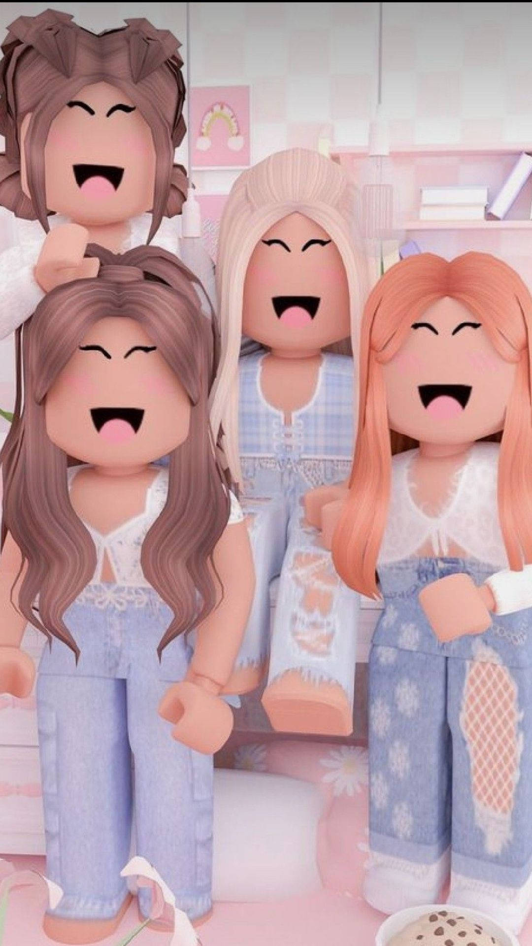 Aesthetic Roblox Girl With Denim Outfit 壁紙 — 四個長髮、身穿牛仔服飾的開心Roblox虛擬角色在粉彩粉紅房間裡一起大笑。