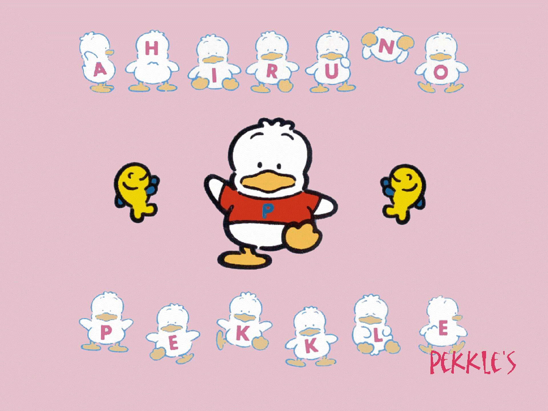 Ahiru No Pekkle 粉紅美學 壁紙 — 一隻穿著紅色襯衫的可愛卡通鴨子站在中央，被較小的鴨子包圍，在柔和的粉紅色背景上拼出「AHIRUNO」和「PEKKLE'S」。