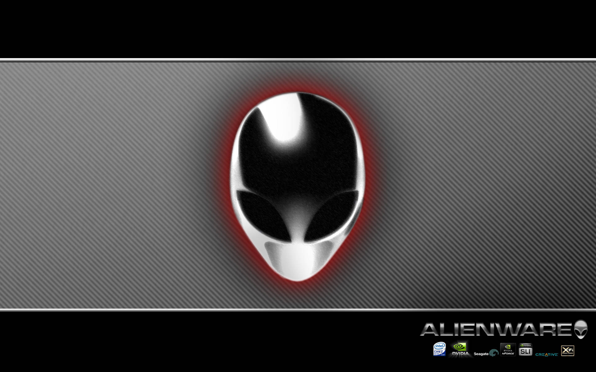 Alienware 預設灰黑美學 壁紙 — 一個發光的銀色外星人頭標誌，帶有紅色光環，居中在灰色斜紋背景上。