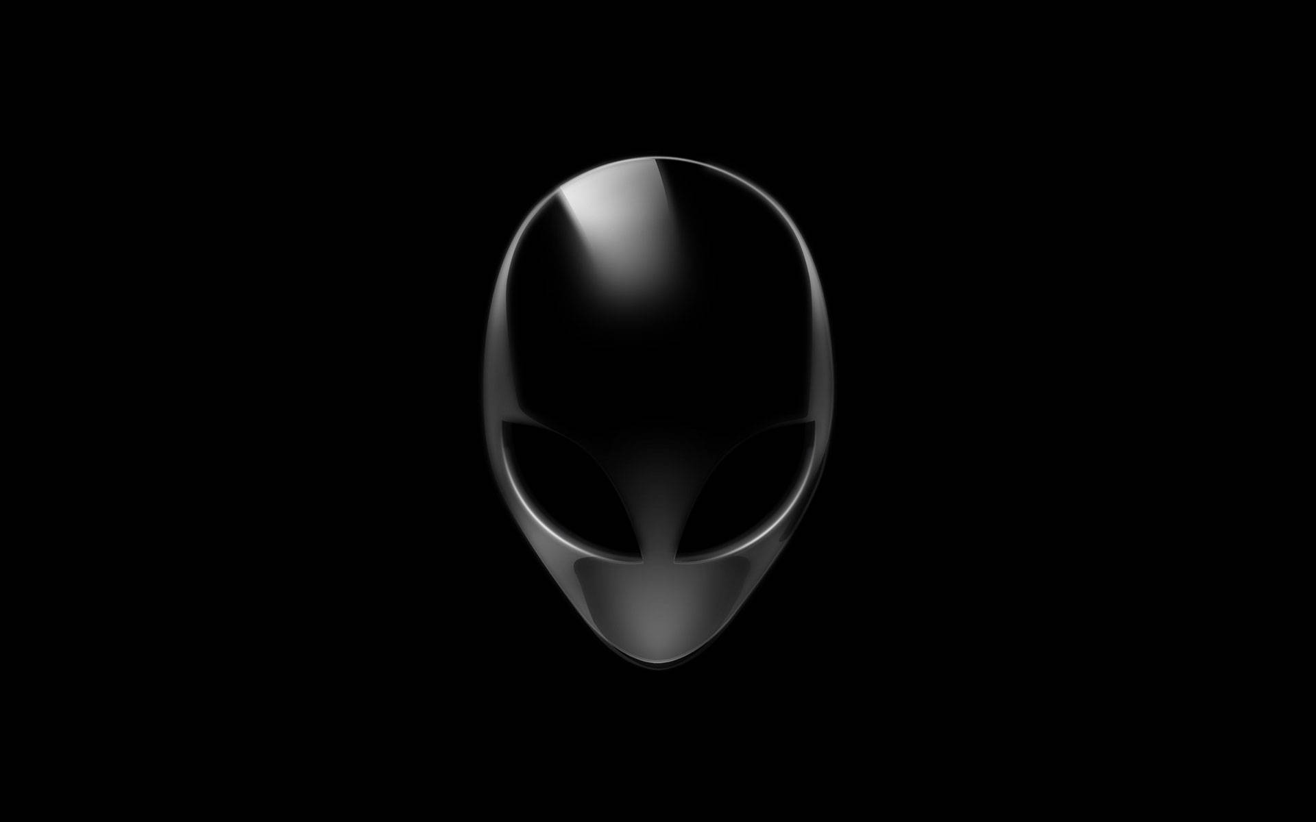 Alienware 預設標誌同人藝術 壁紙 — 一個時尚的黑色外星人頭標誌在純黑色背景上微微發光。