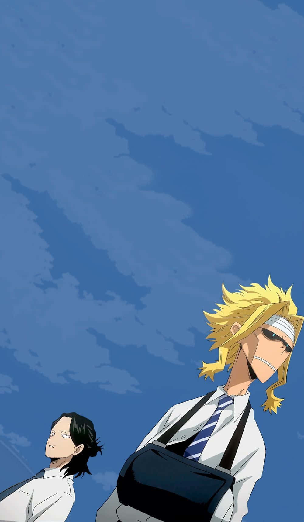 All Might 與Aizawa學生時期畫 壁紙 — 兩個動漫角色站在廣闊的藍天下，一個有尖刺金髮和太陽眼鏡，另一個有深色頭髮向上望。