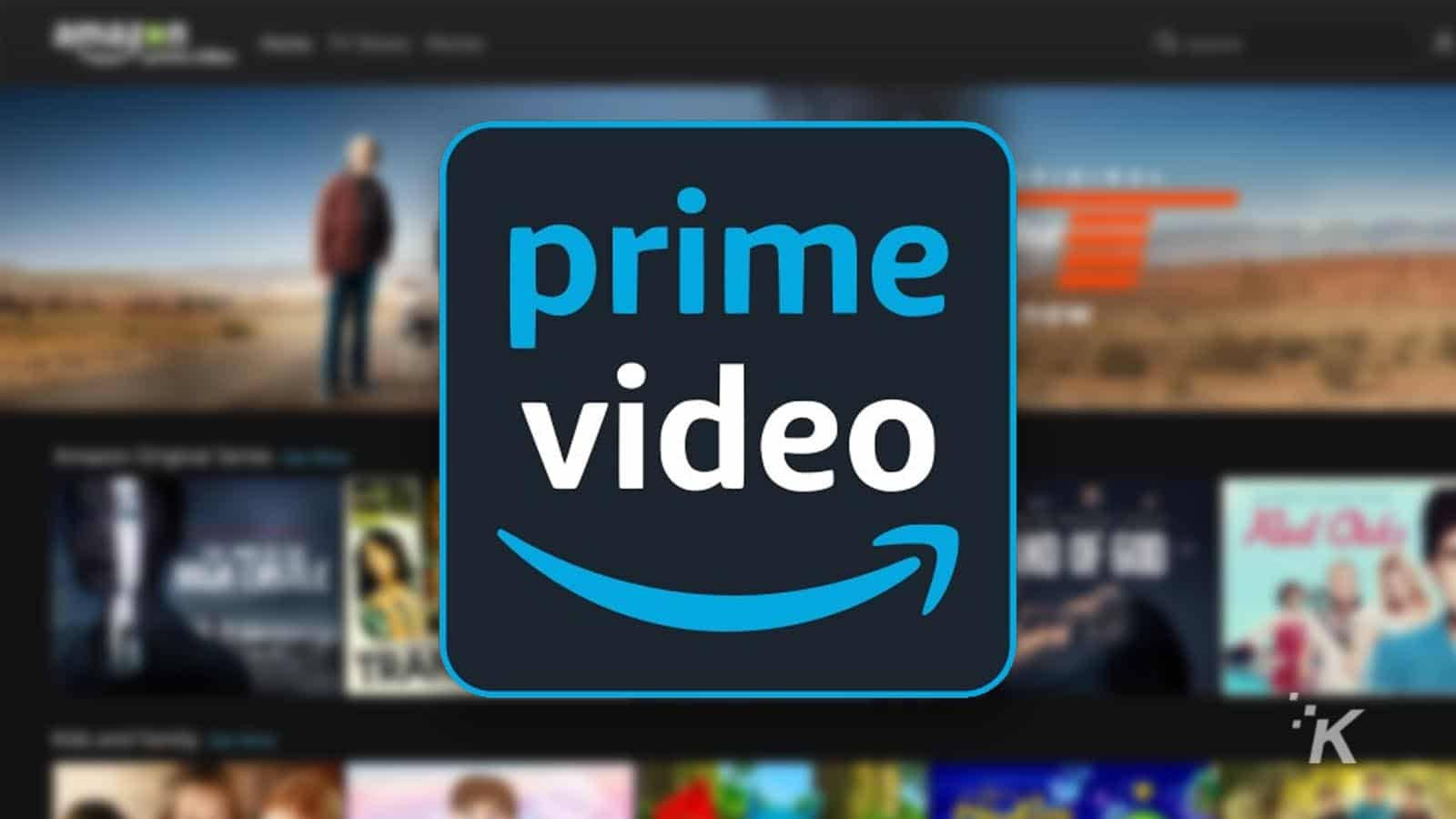 Amazon Prime Video 標誌顯示在模糊的串流平台介面上。