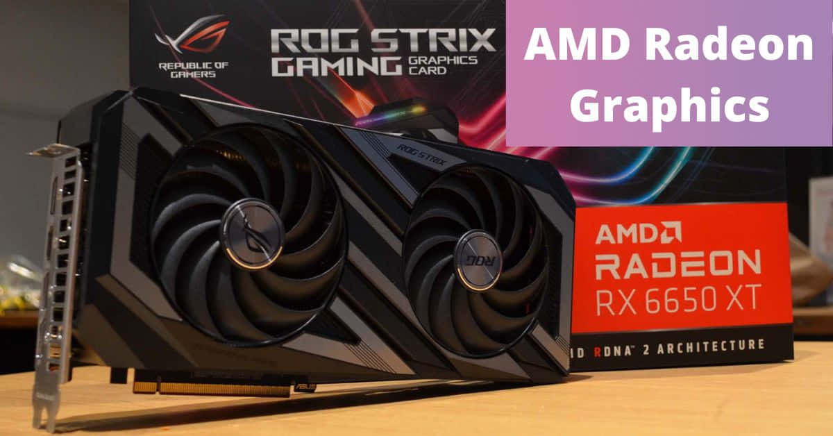 黑色AMD Radeon RX 6650 XT顯示卡旁邊是其零售包裝。
