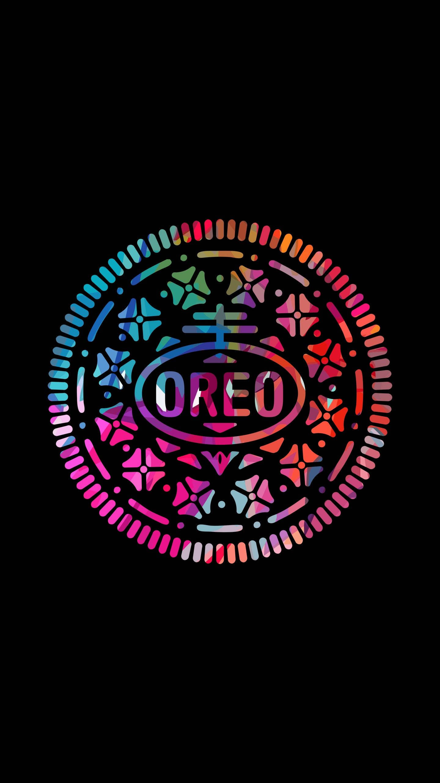 AMOLED 多彩奧利奧餅乾 壁紙 — 一個充滿活力的彩虹色Oreo曲奇標誌，帶有複雜的幾何圖案，在黑色背景上發光。