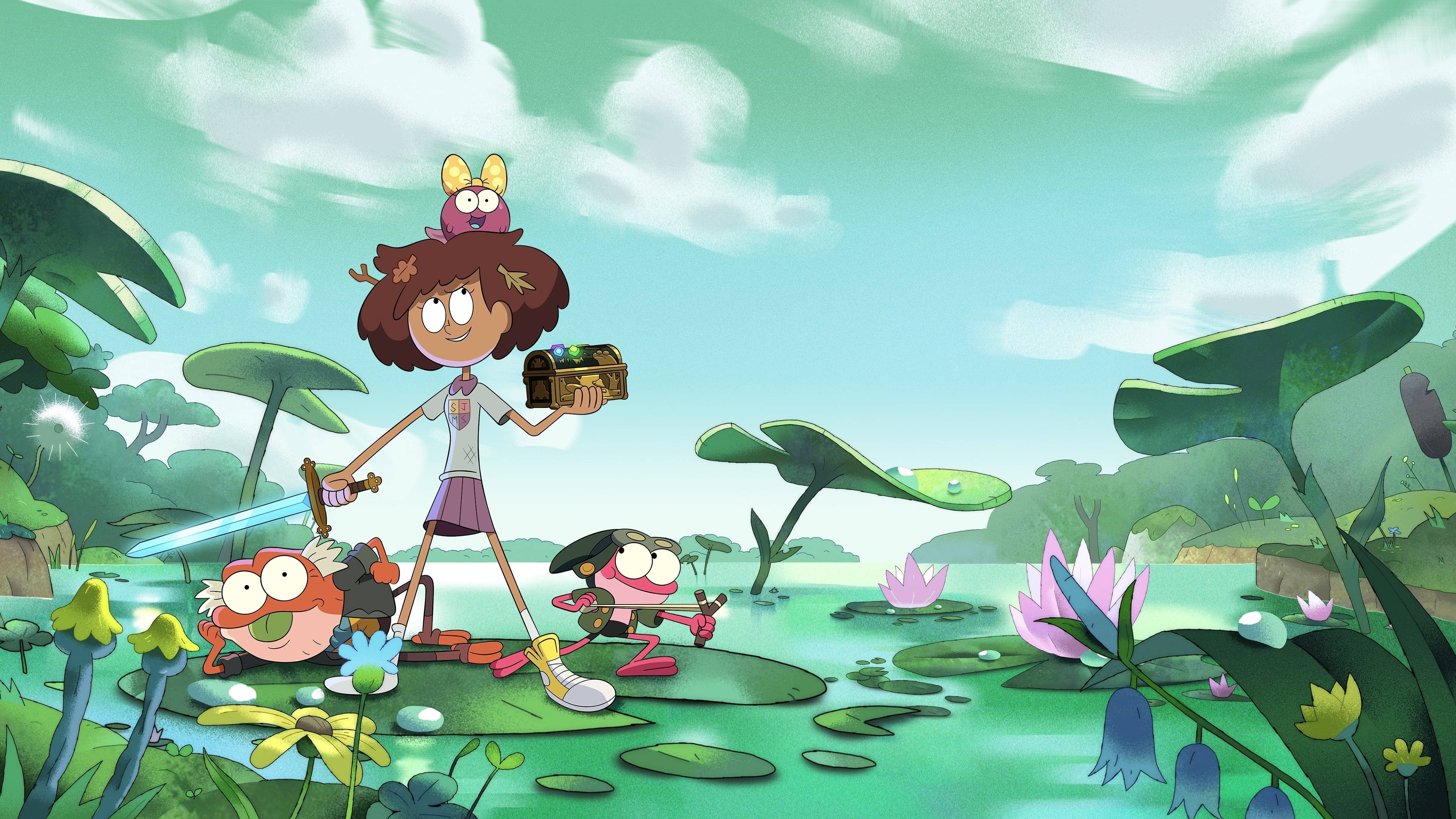 迪士尼《Amphibia》沼澤 壁紙 — 一個卡通女孩拿著劍和寶箱，站在充滿活力的百合池塘中，頭上有兩隻古怪的朋友和一隻鳥。