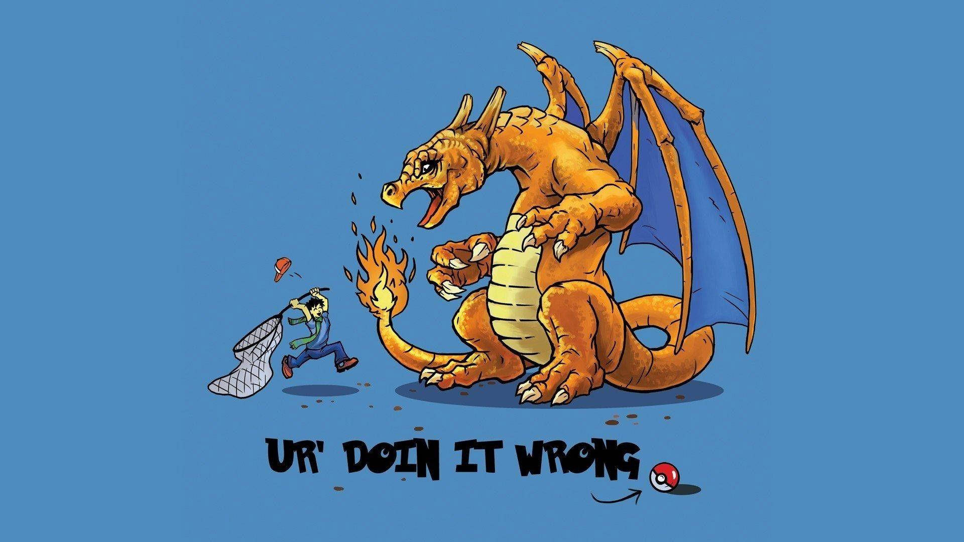 An Unexpected Friendships: Charizard and A Small Child 壁紙 — 一隻藍色翅膀的卡通龍向網中的男人噴火，試圖抓住他。
