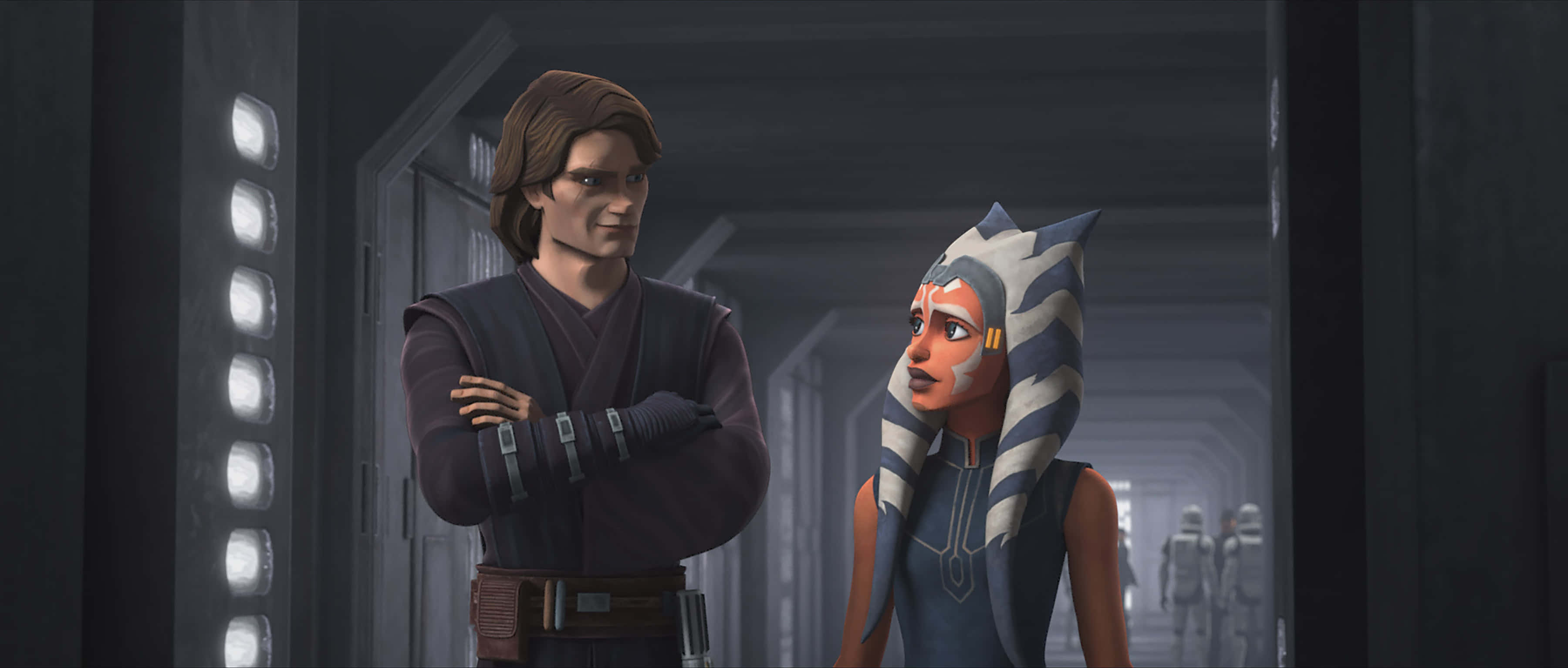 The Clone Army 桌布 壁紙 — Anakin Skywalker 和 Ahsoka Tano 站在昏暗的未來走廊中，有發光的燈光和遠處的人物。