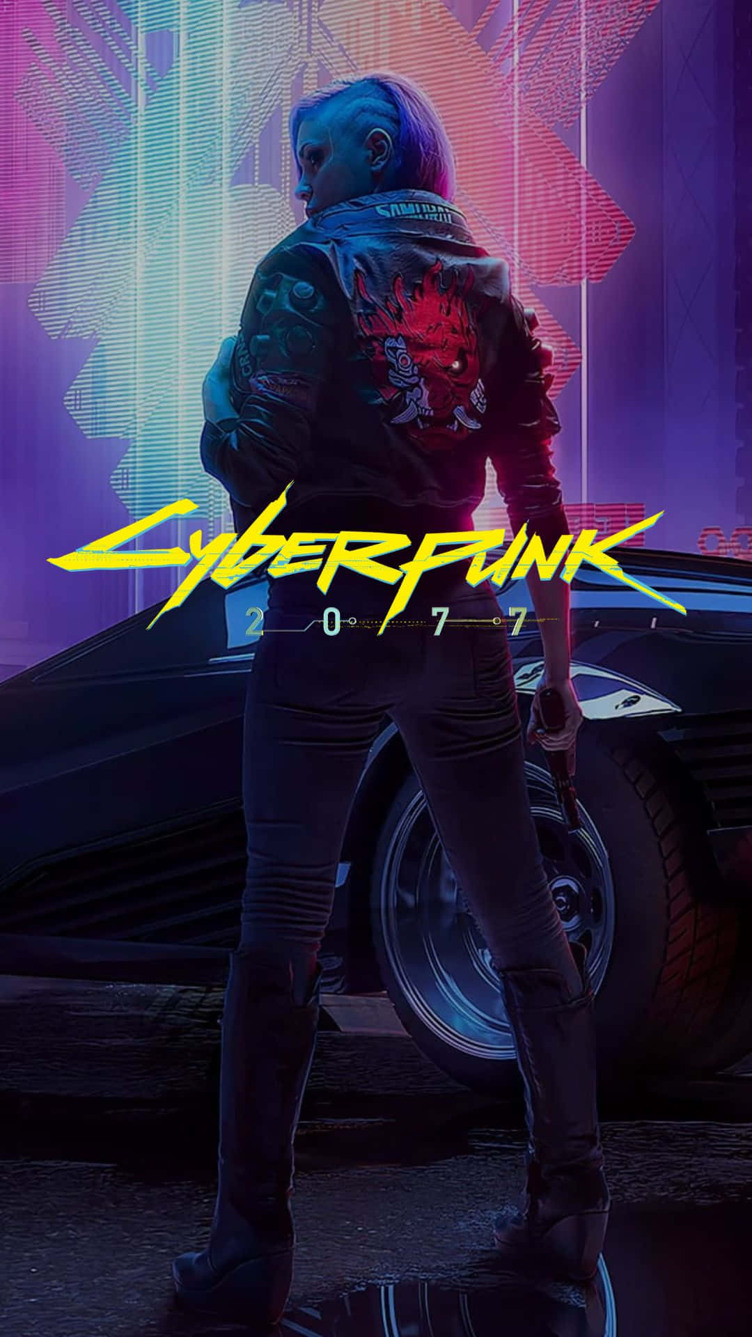 Android《賽博朋克2077》背景：女子旁立車輛 壁紙 — 一個穿著皮褸的賽博朋克角色站在一輛時尚的黑色汽車旁，周圍是帶有發光數碼圖案的霓虹燈。