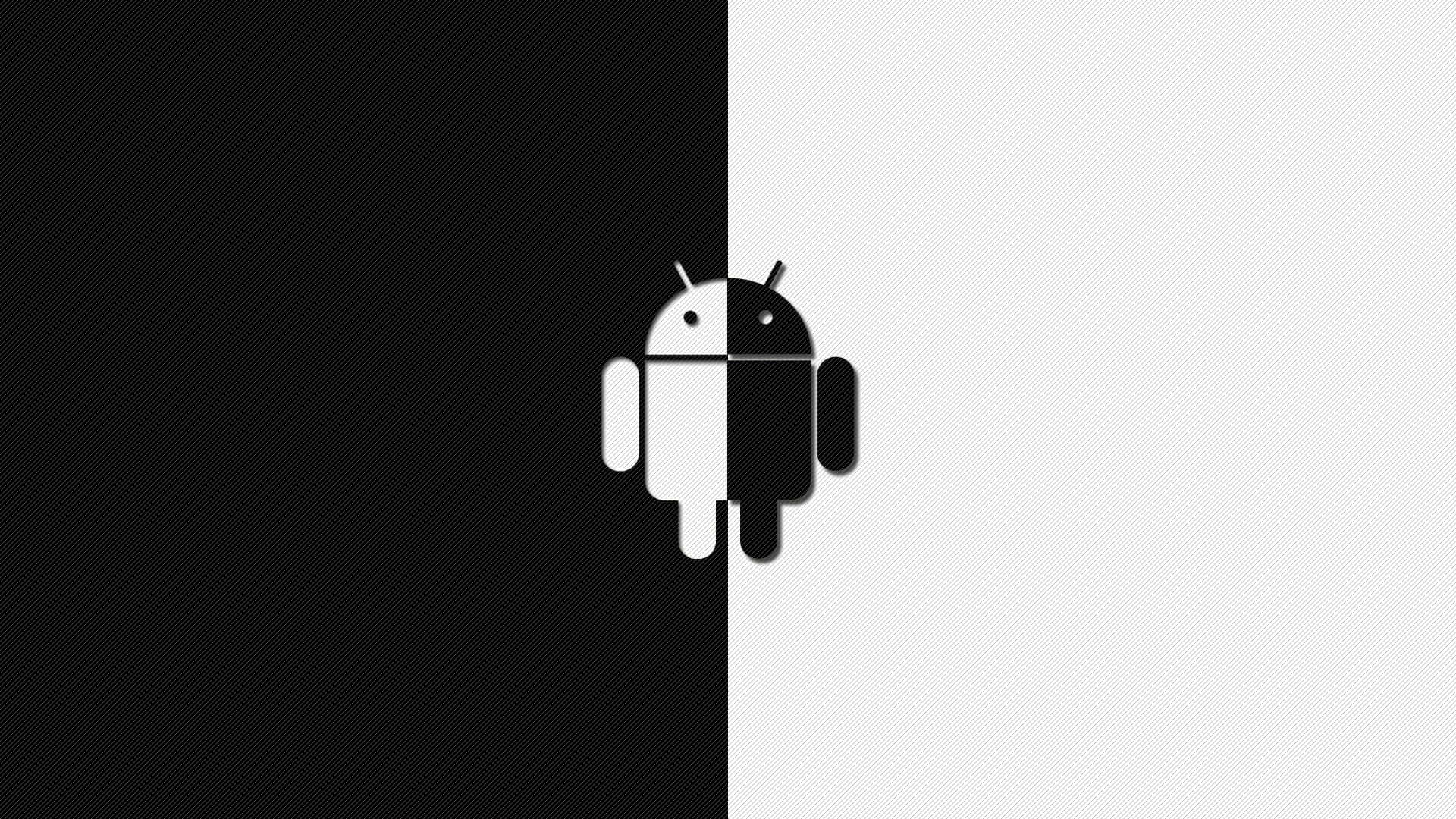 Half Black Half White 桌布 壁紙 — Android機械人標誌垂直從中間分開，左半邊黑色，右半邊白色，置於紋理背景上。