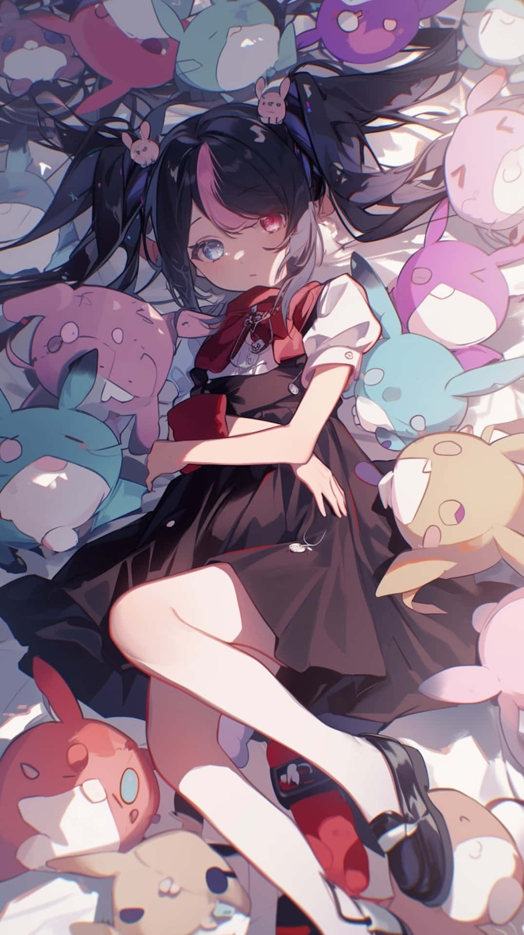 Needy Streamer Overload 桌布 壁紙 — 一位年輕的動漫女孩，黑髮紅眼，在柔和粉彩燈光下，置身於色彩繽紛的寶可夢毛絨玩具海洋中休息。