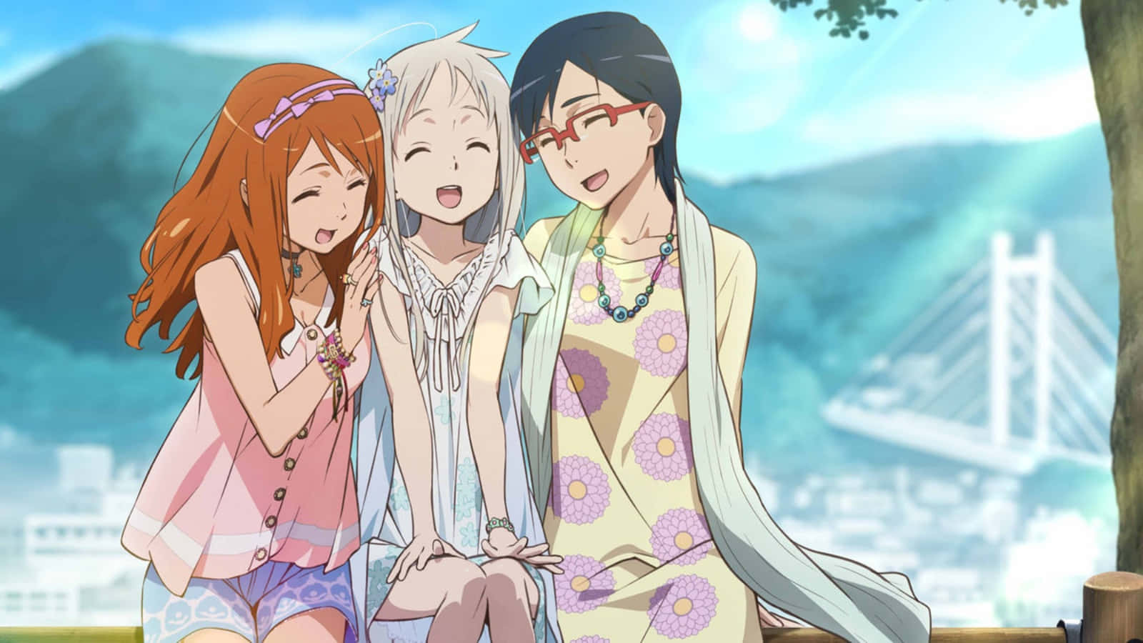 《Anohana》五位童年好友 壁紙 — 三個開心的動畫女孩在明亮的天空下一起大笑，遠處有橋樑和山脈。