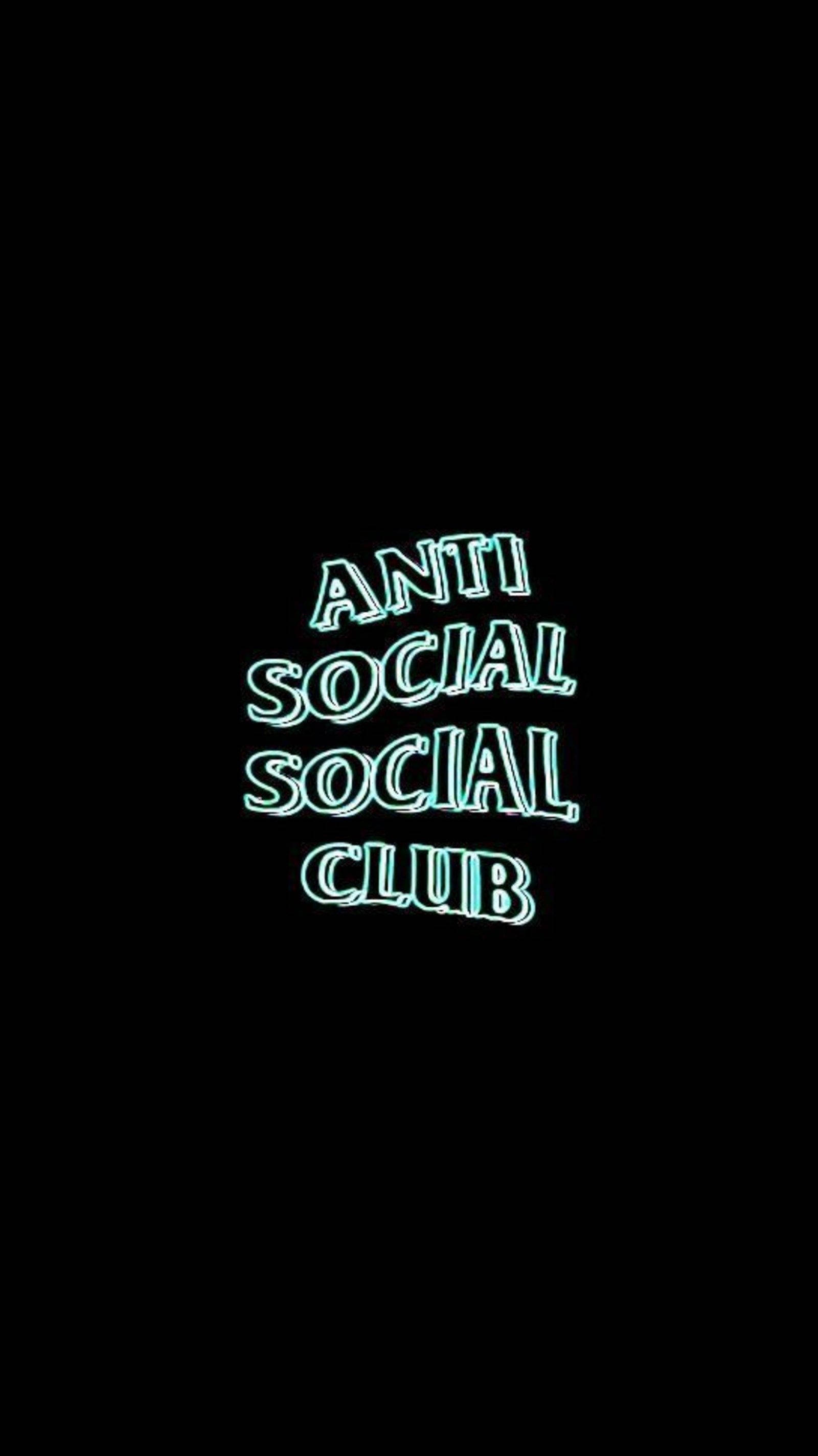 Anti Social Social Club 標誌，黑白色對比設計 壁紙 — 霓虹藍色發光文字顯示 anti social social club，背景為純黑色。