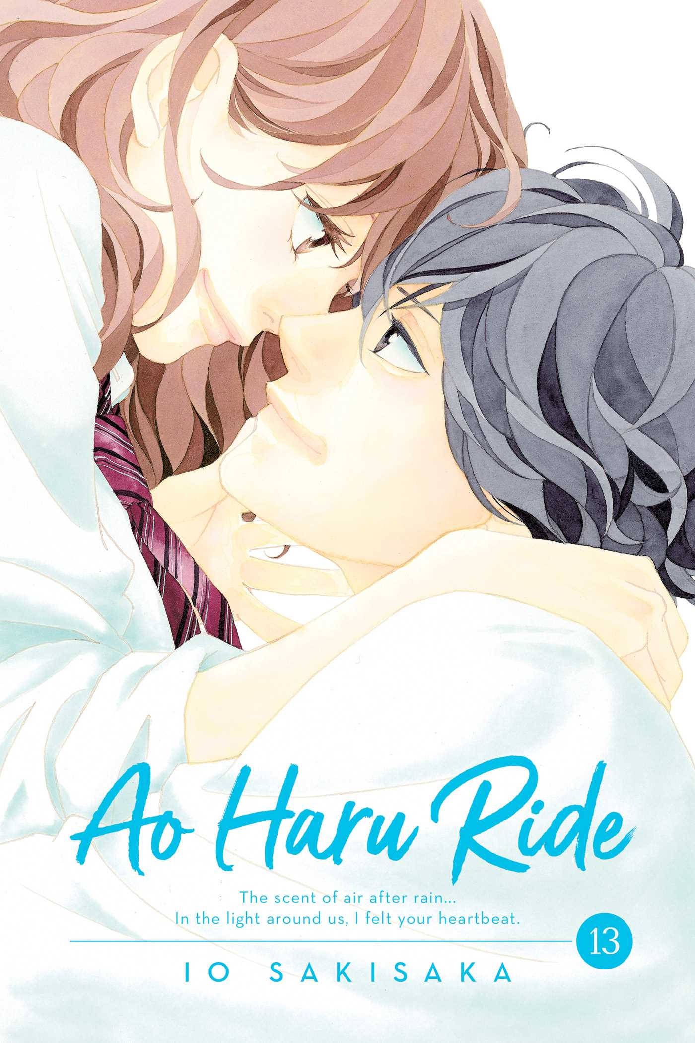 Ao Haru Ride 你的心跳 壁紙 — 兩個動漫角色在淡色背景前，以柔和燈光和溫柔表情深情擁抱。