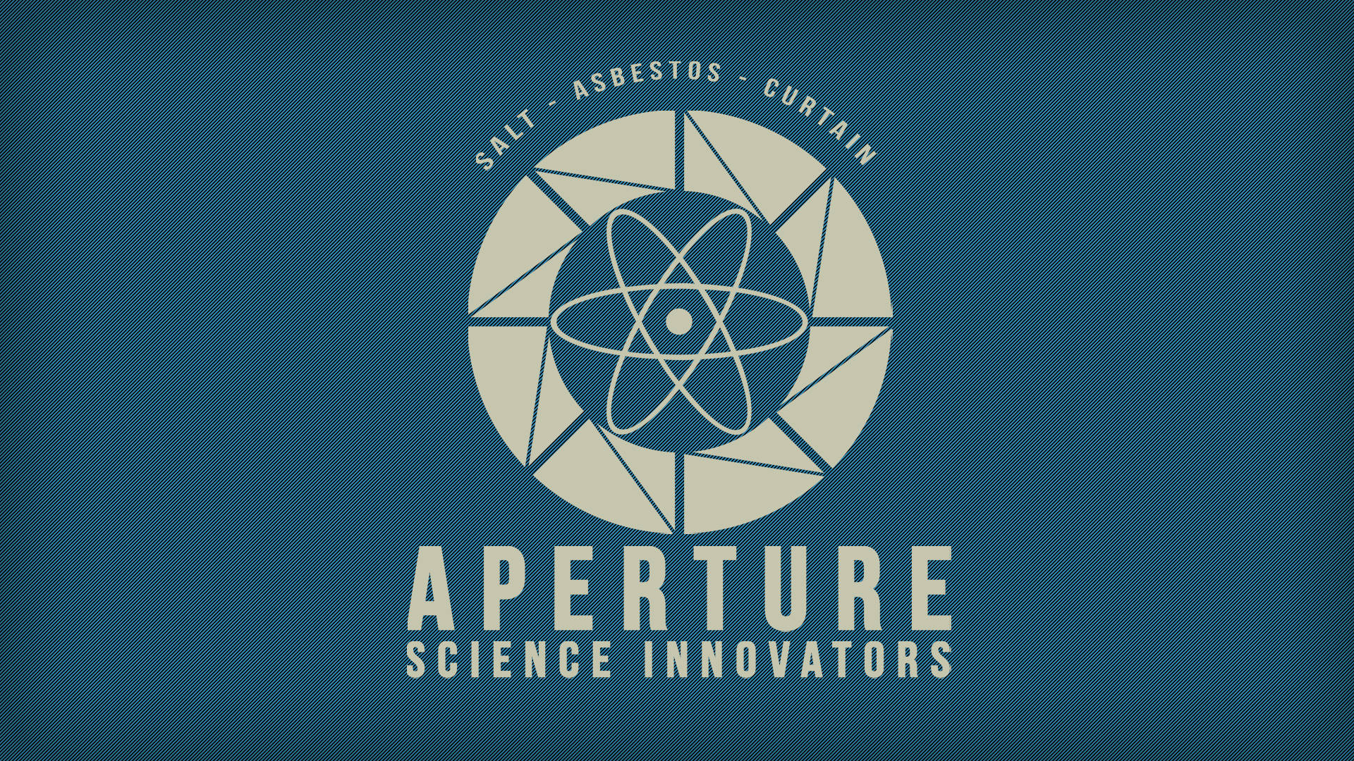 Aperture Science Innovators 標誌 壁紙 — 一個復古未來主義的標誌，為Aperture Science Innovators設計，在紋理青綠色背景上，相機光圈設計內含原子符號。