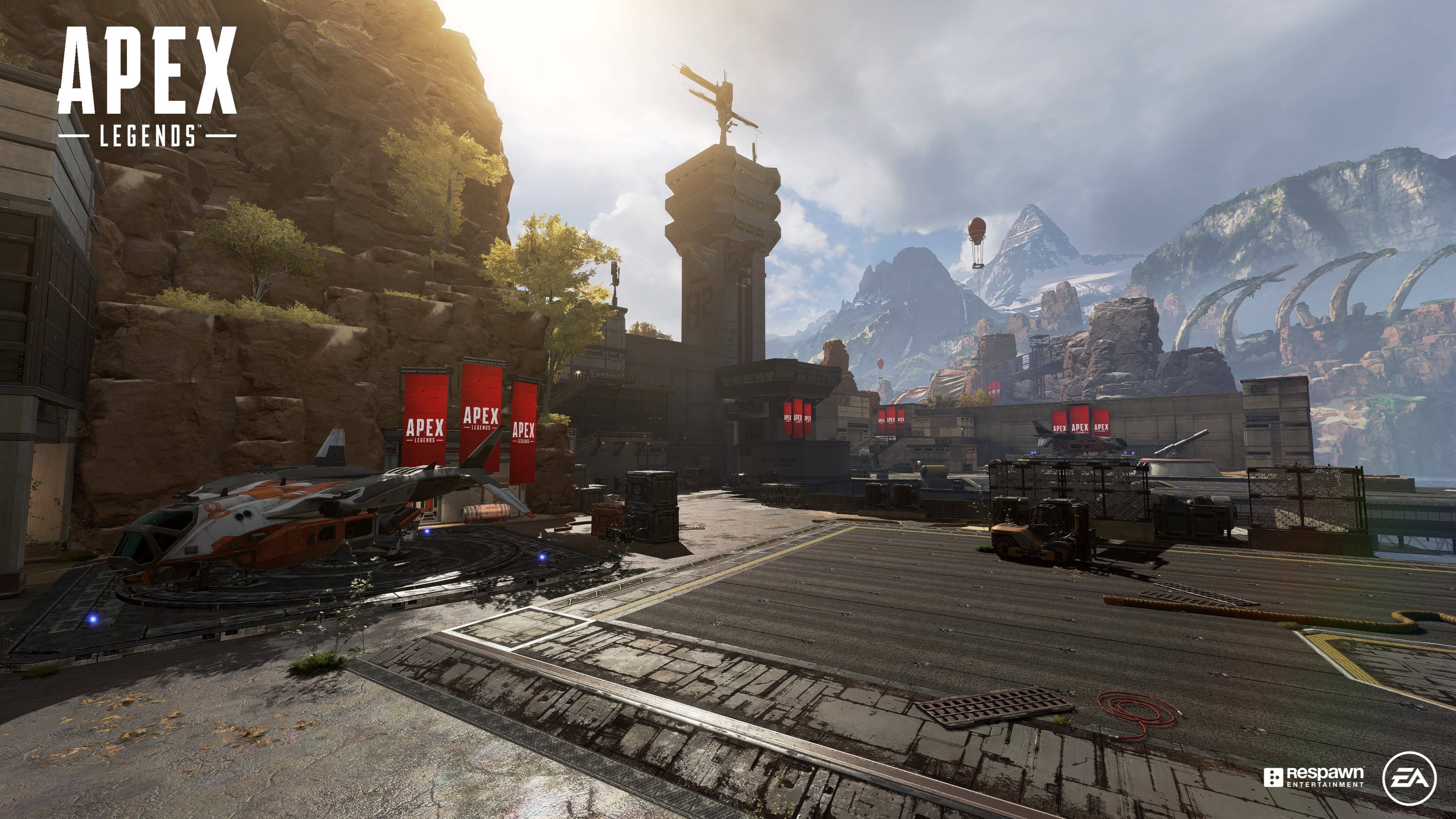 Apex Legends 4K 軍營 壁紙 — 一個陽光普照的未來軍事基地，坐落在岩石山脈中，上空飄著一個熱氣球。