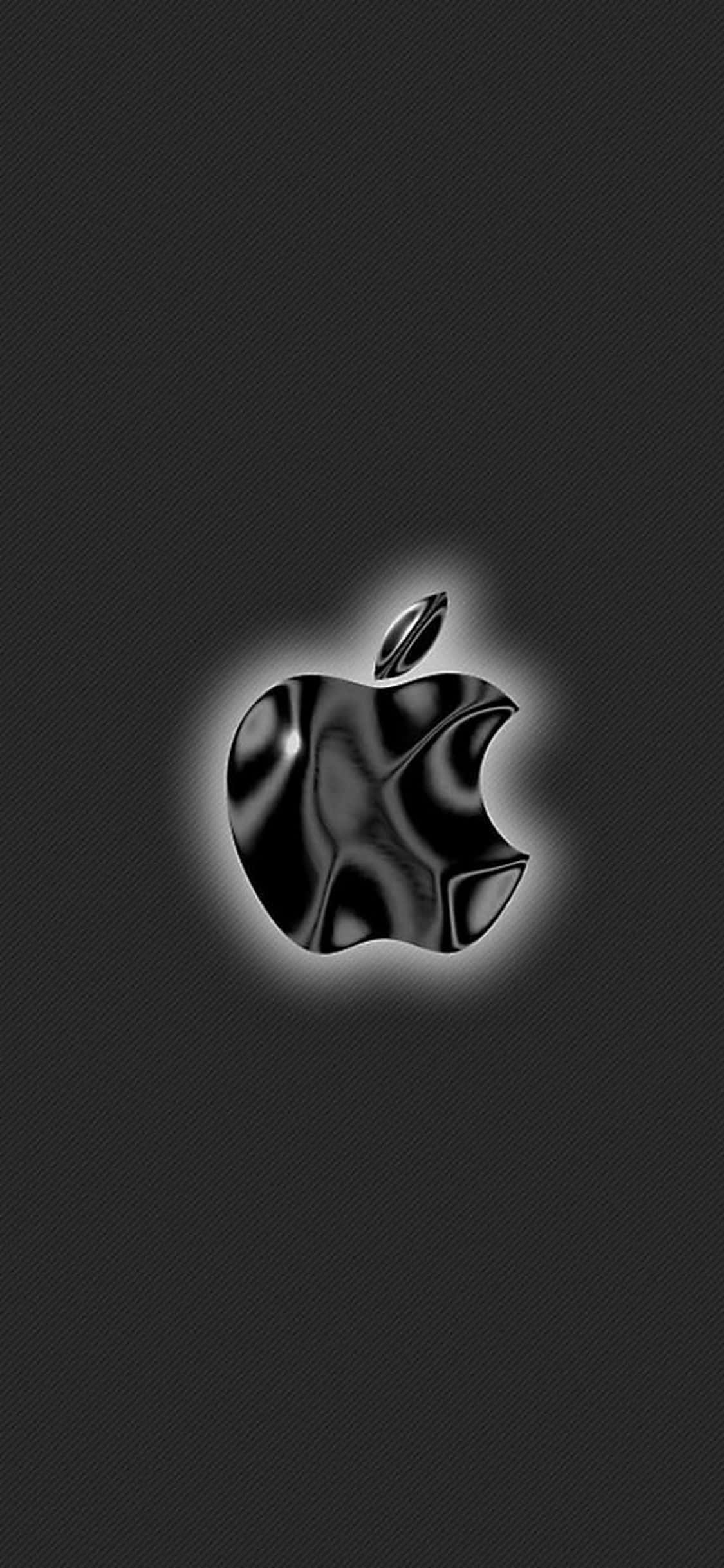 高光黑標誌驚豔 Apple HD iPhone 壁紙 — 一個帶有發光光環的亮面黑色Apple標誌，居中放置在深色紋理背景上。