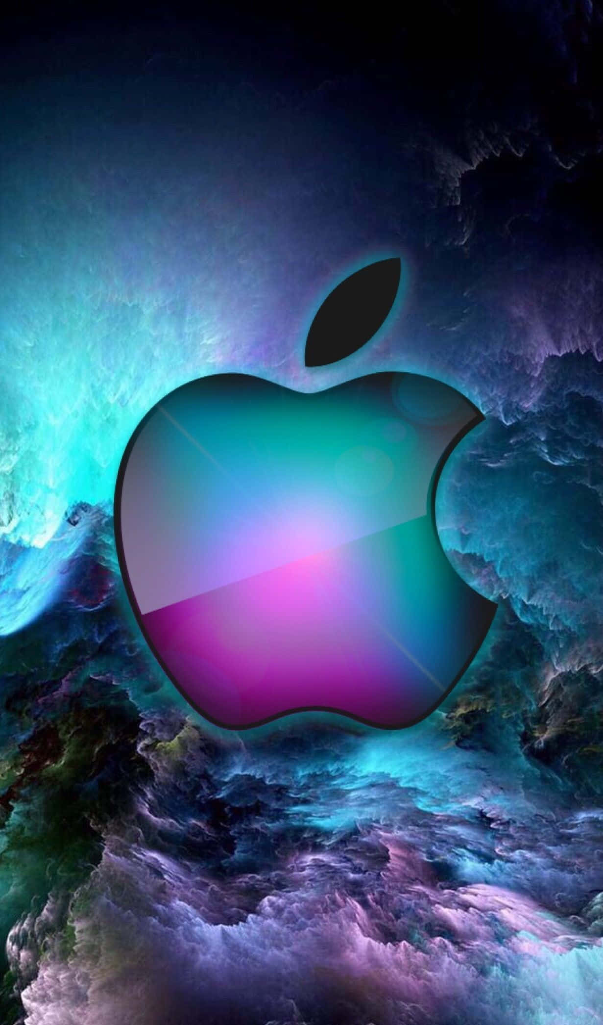 綠紫配色標誌驚豔 Apple HD iPhone 壁紙 — 發光的Apple標誌漂浮在青綠、紫色和洋紅色的漩渦宇宙星雲中。