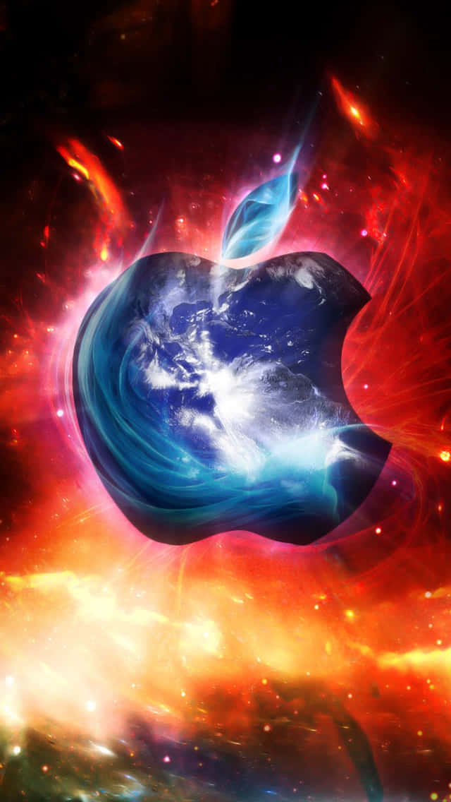Apple iPhone 的近距離特寫 壁紙 — 一個宇宙蘋果標誌，地球旋轉的藍白雲朵在熾熱的紅橙色星雲中發光。
