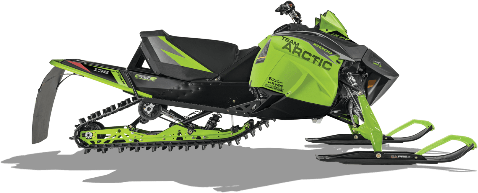 綠色 Arctic Cat 雪地摩托車 壁紙 — 一輛鮮豔的檸檬綠和黑色 Arctic Cat 雪地摩托車，帶有 'Team Arctic' 品牌標誌，孤立在黑色背景上。