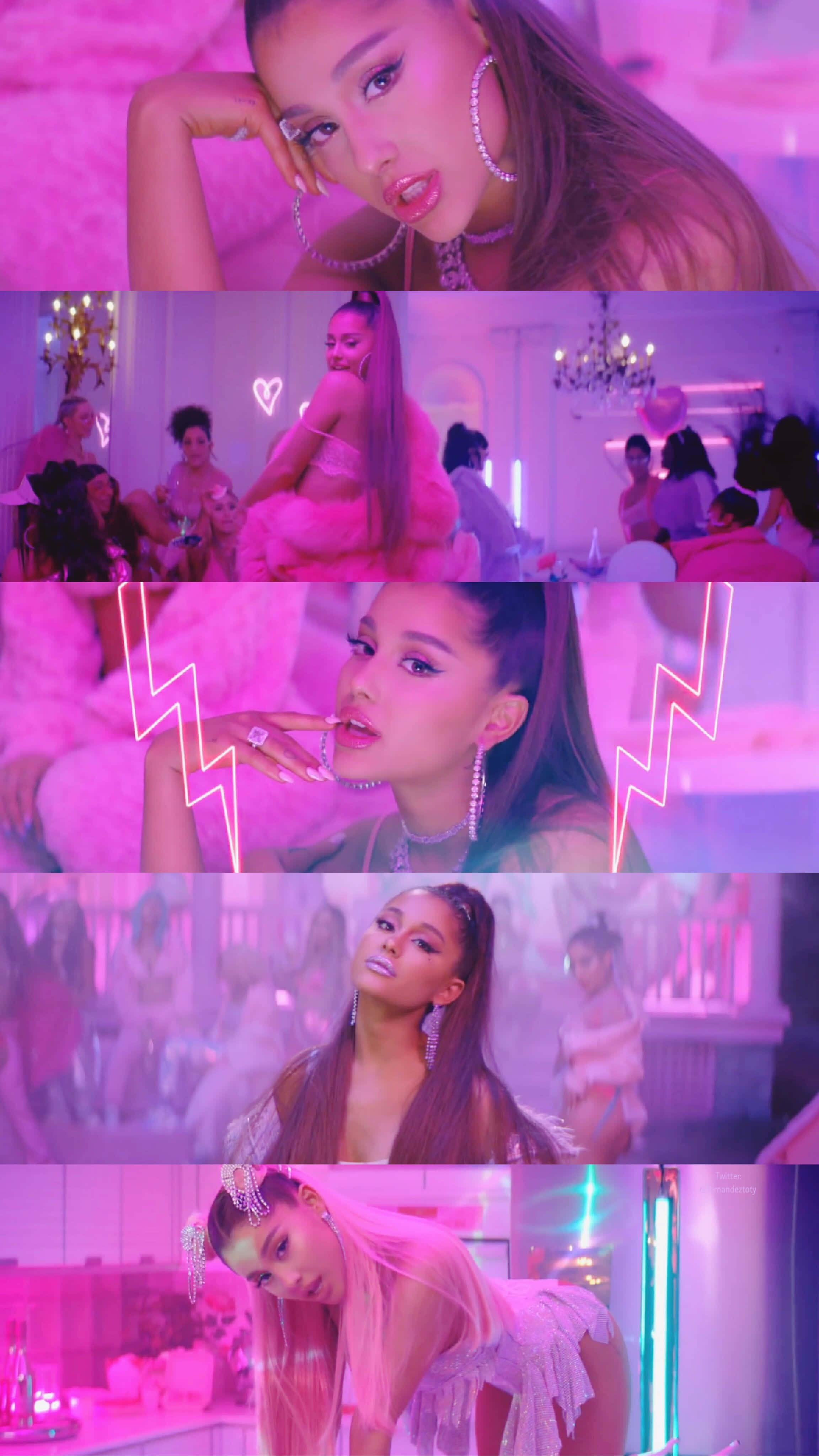 Aesthetic Ariana Grande 桌布 壁紙 — Ariana Grande 在一個帶有水晶吊燈和派對賓客的霓虹粉紅與紫色燈光房間中，華麗地擺姿勢。