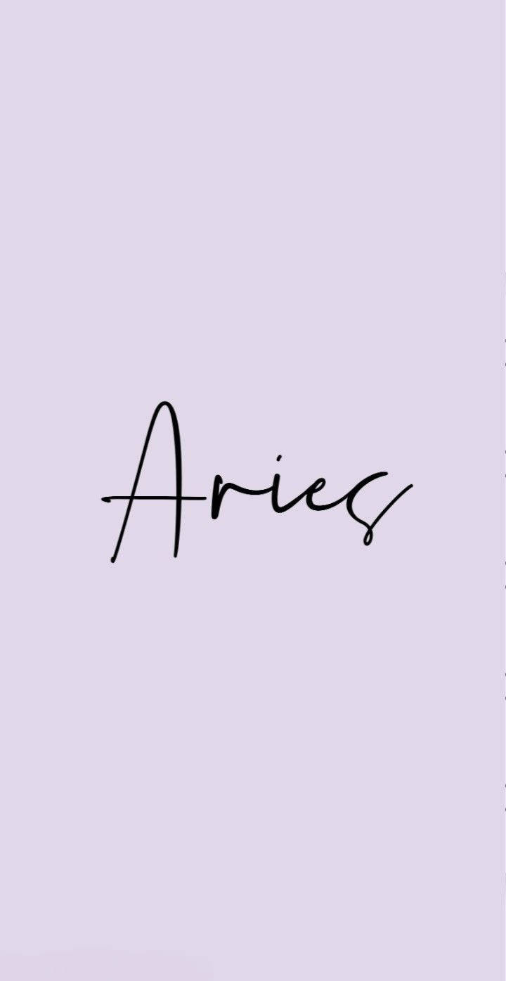 在薰衣草背景上以黑色草書寫的Aries。