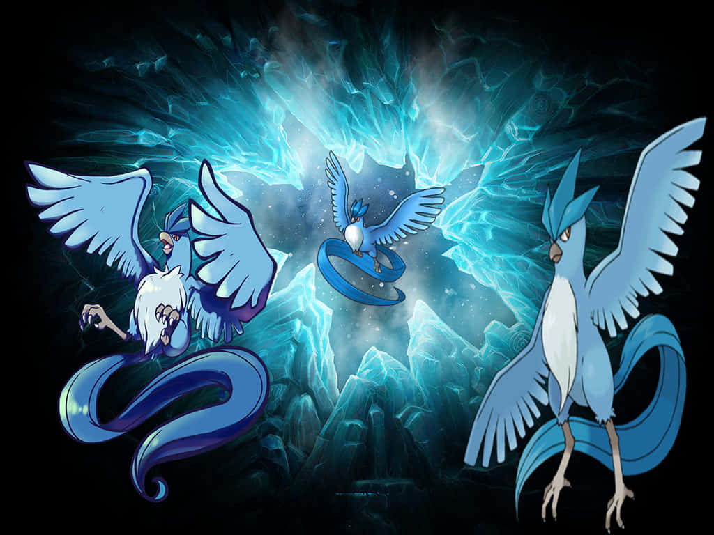 三幅 Articuno 藝術圖像 壁紙 — 三隻藍色鳥類般的寵物小精靈在黑暗神秘的洞穴中，於發光的冰晶之間翱翔。