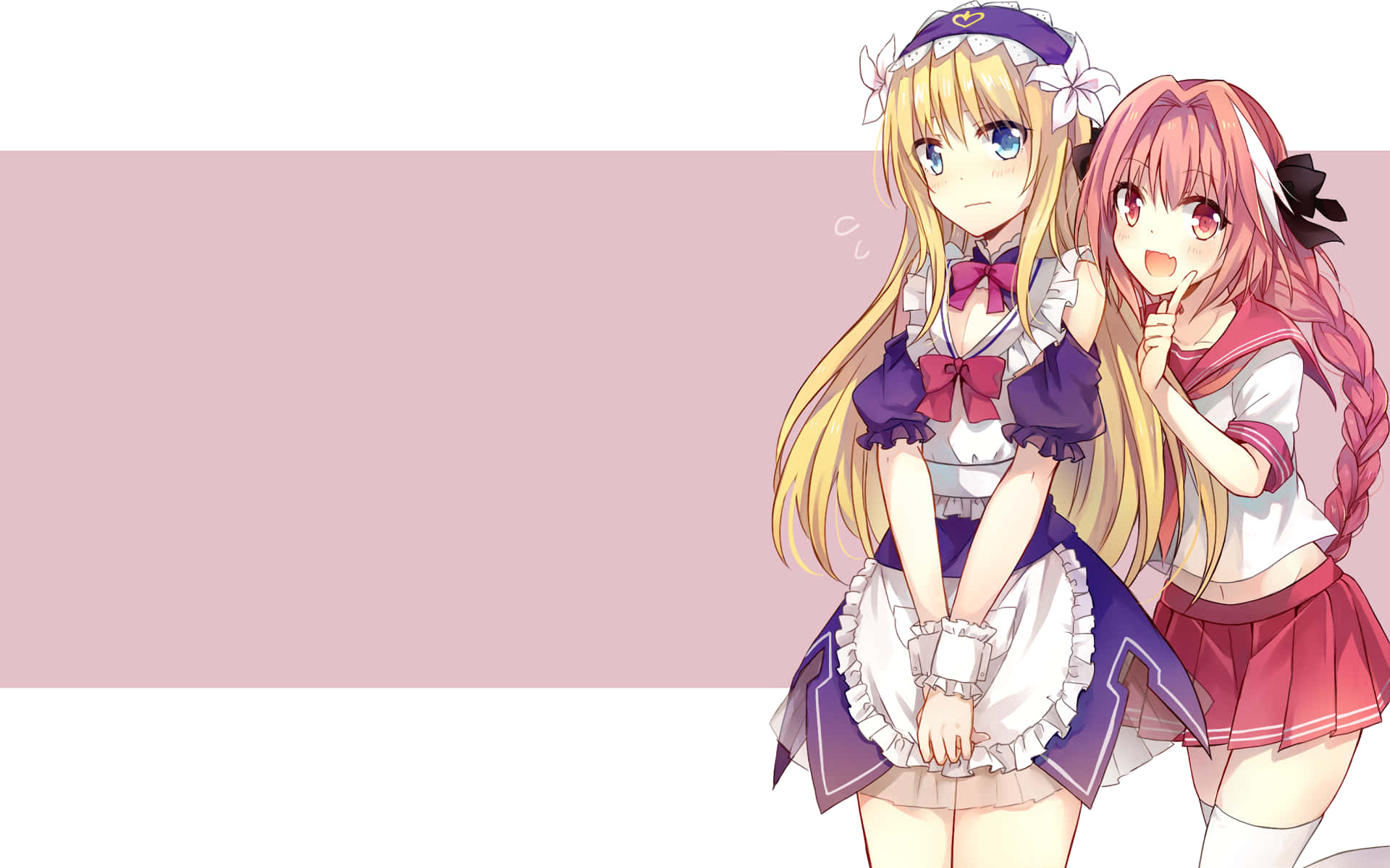 兩個動漫女孩穿著女僕和校服，微笑著一起擺姿勢。
