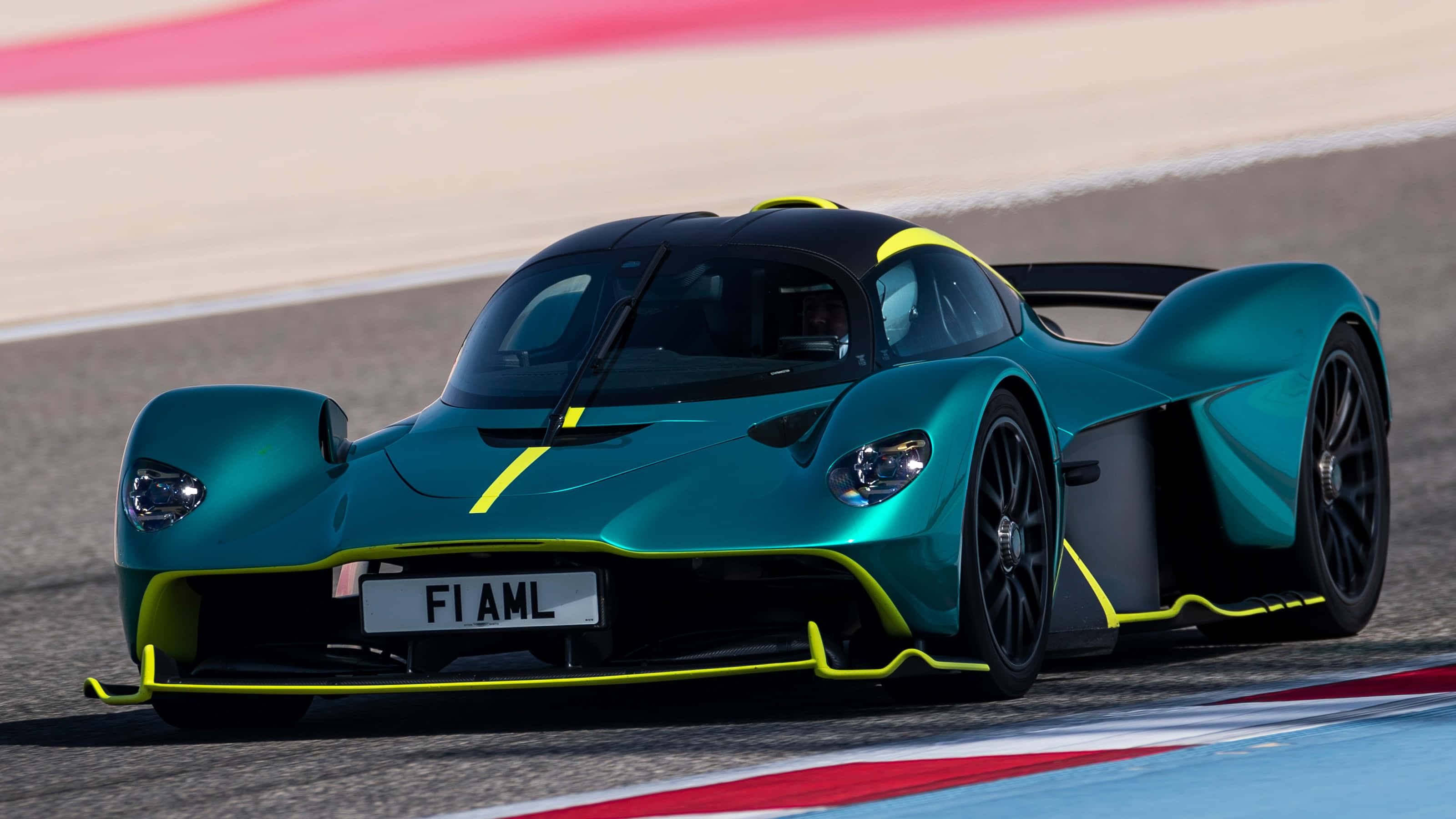 Aston Martin V12 - 頂級跑車的極致動力 壁紙