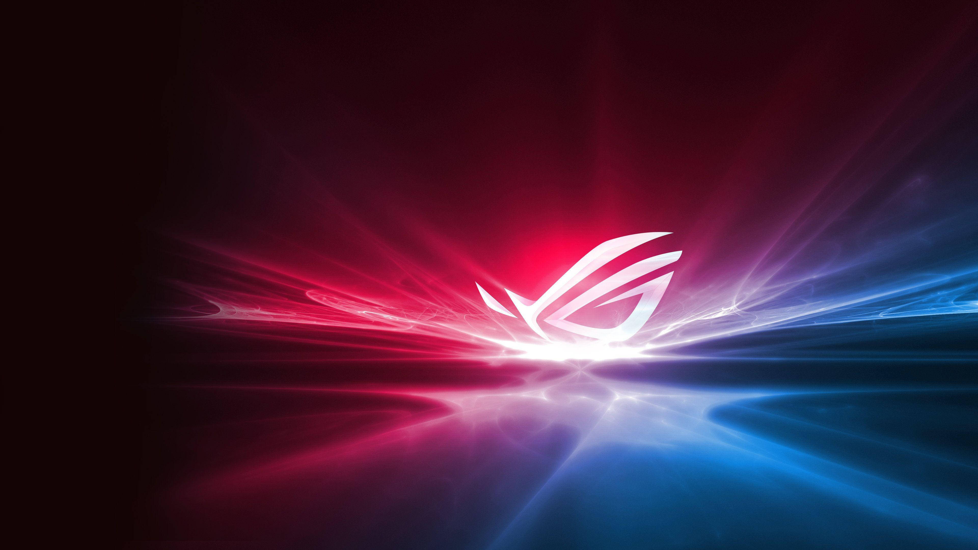 ASUS ROG 4K 遊戲壁紙：紅藍燈光中的品牌標誌 壁紙 — 發光的 ROG 標誌在黑暗背景上散發出鮮豔的紅色和藍色光束。