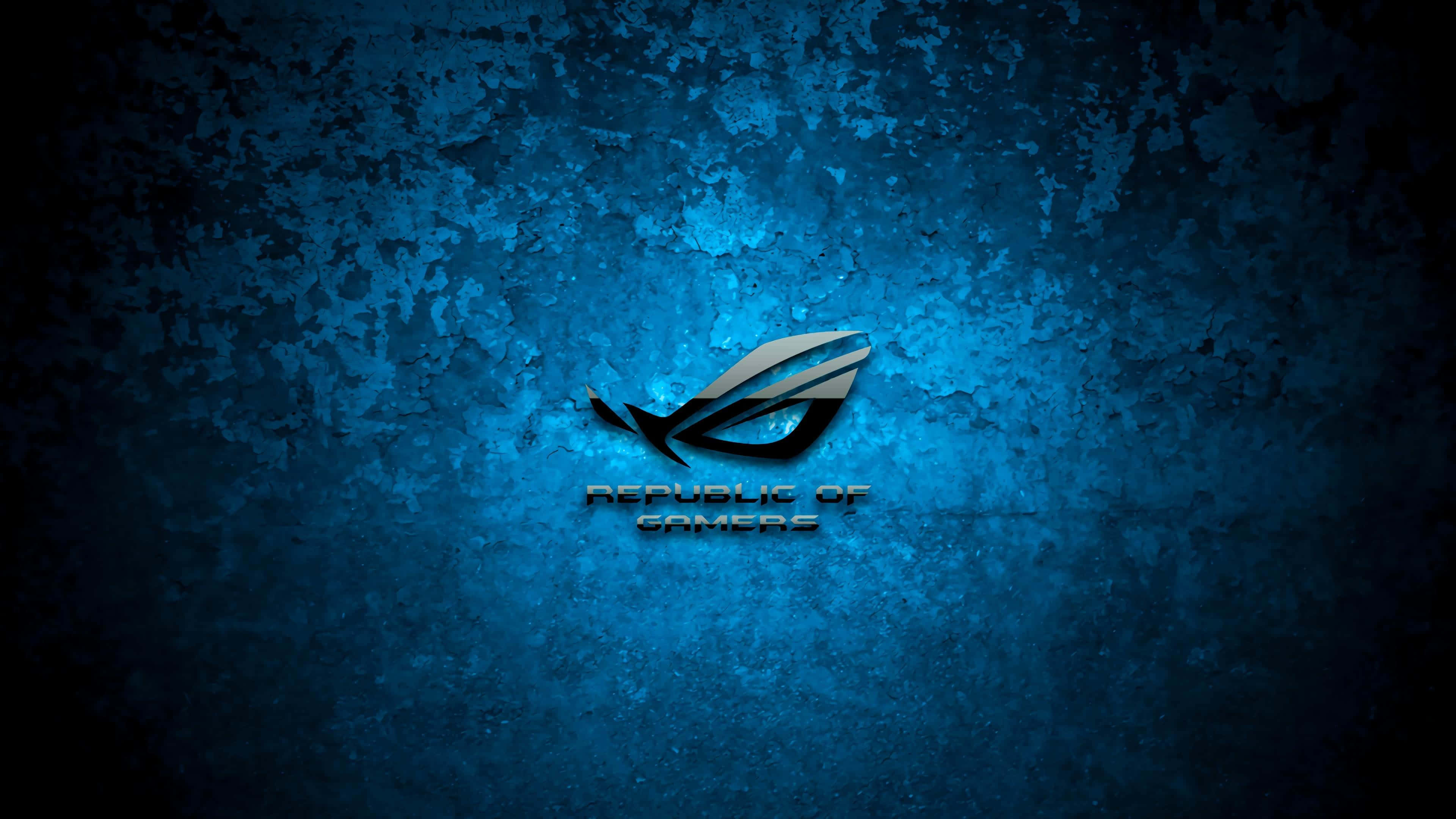 ASUS ROG - 準備。戰鬥。獲勝。 壁紙 — 時尚的ROG標誌在帶有深色漸變和微妙燈光效果的紋理藍色牆壁上發光。