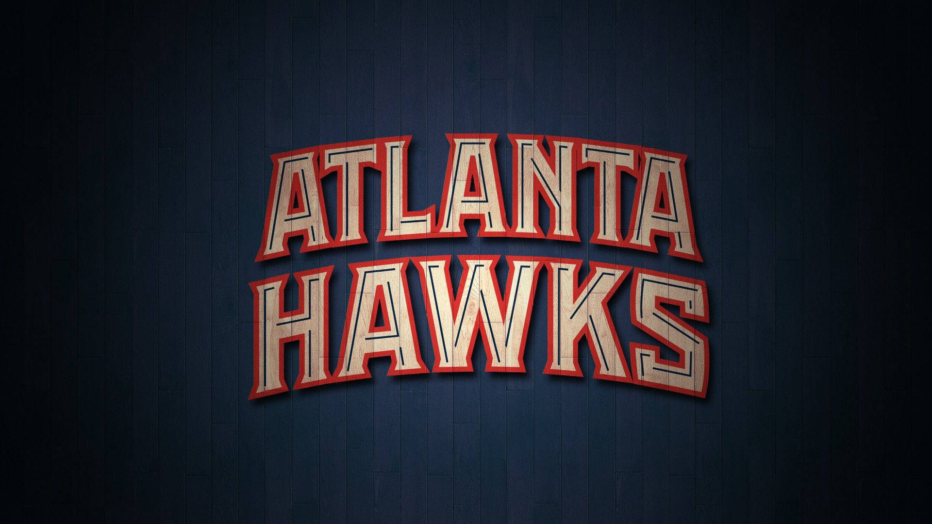 Atlanta Hawks 字體藝術 壁紙 — 大膽的亞特蘭大老鷹隊標誌，紅白字體，安裝在深藍色木牆上。
