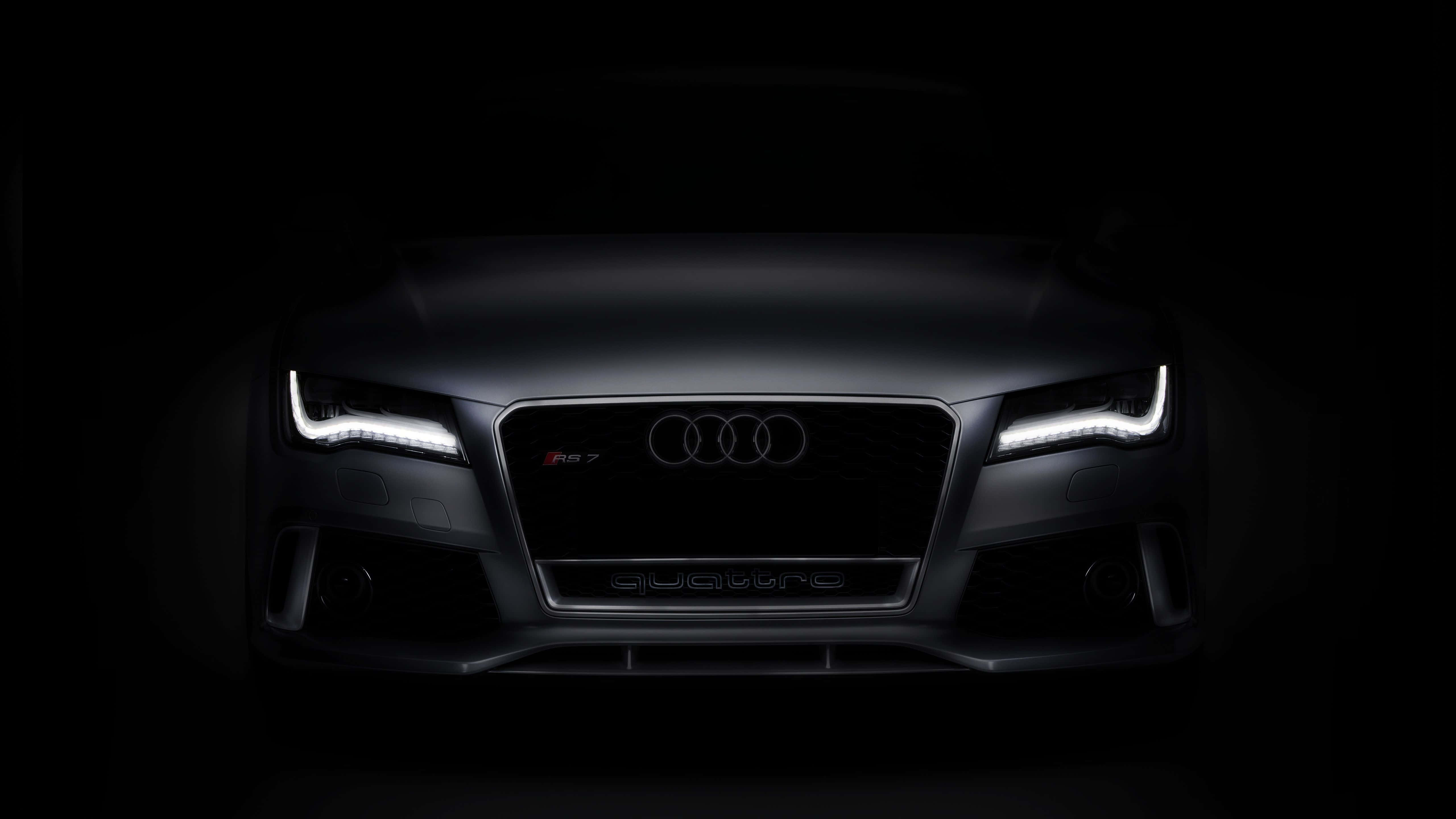 奧迪 桌布 壁紙 — Audi R8 車頭造型，由銳利嘅 LED 頭燈照亮，背景漆黑一片。