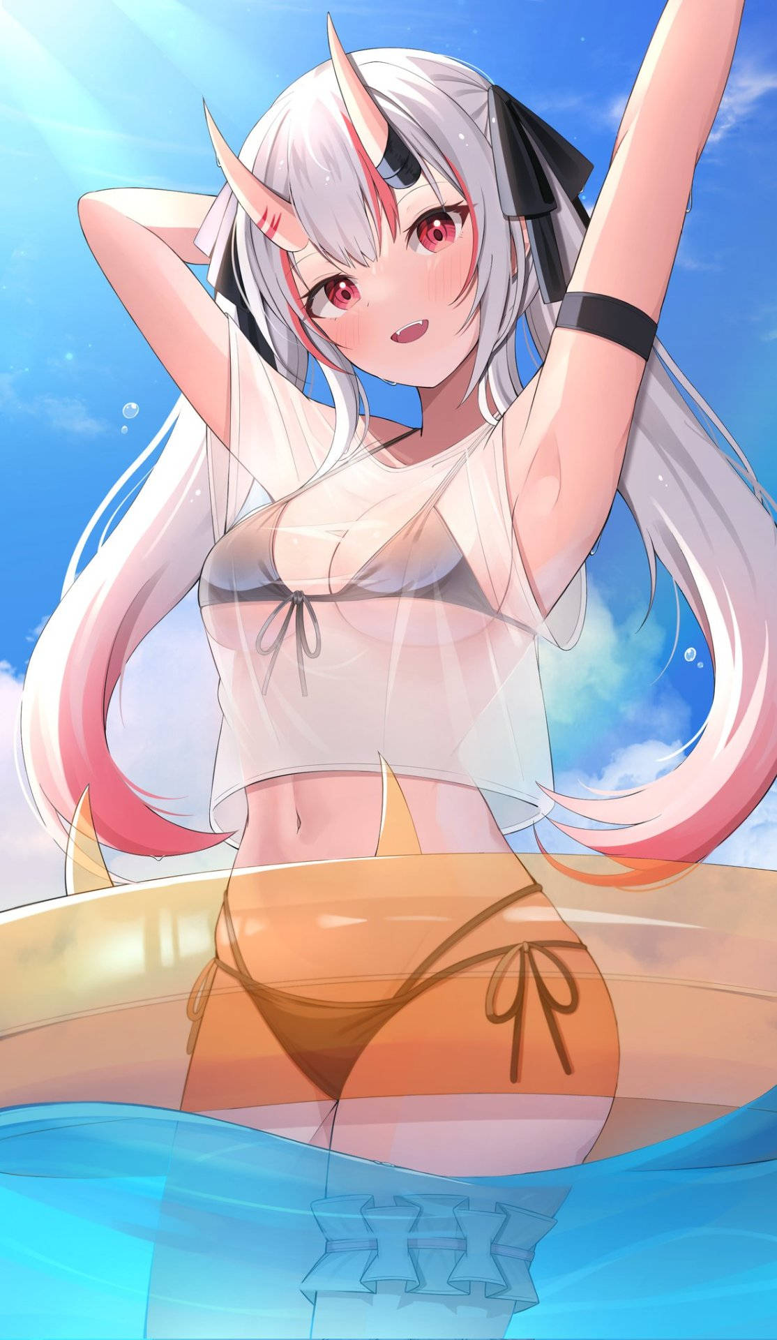 在陽光明媚的天空下，海水中穿著比基尼的有角動畫女孩