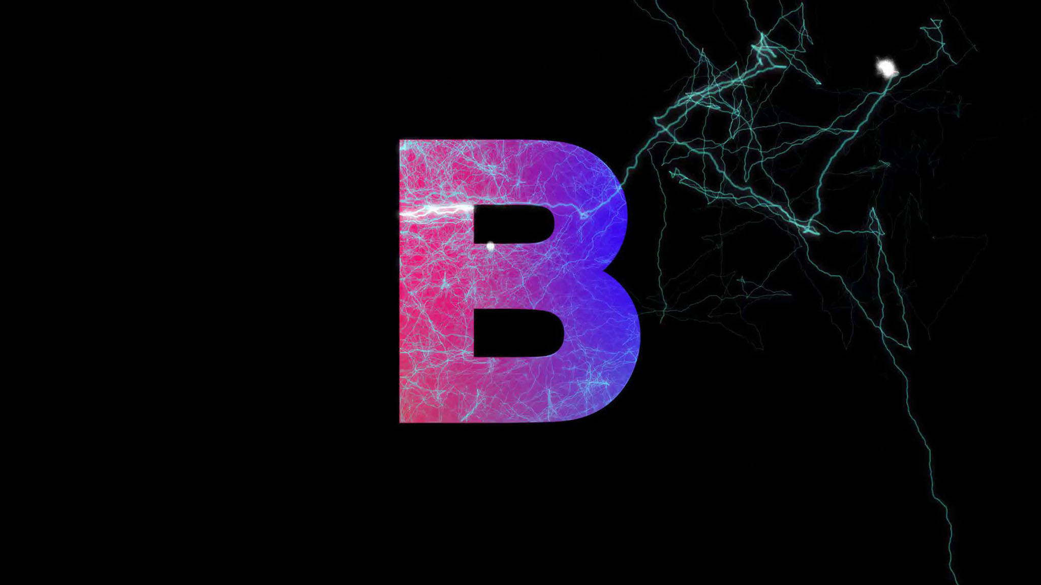紫粉字母B閃電設計 壁紙 — 一個發光的字母B在黑色虛空中脈動著電能，迸發出充滿活力的粉紅色和藍色閃電紋理。