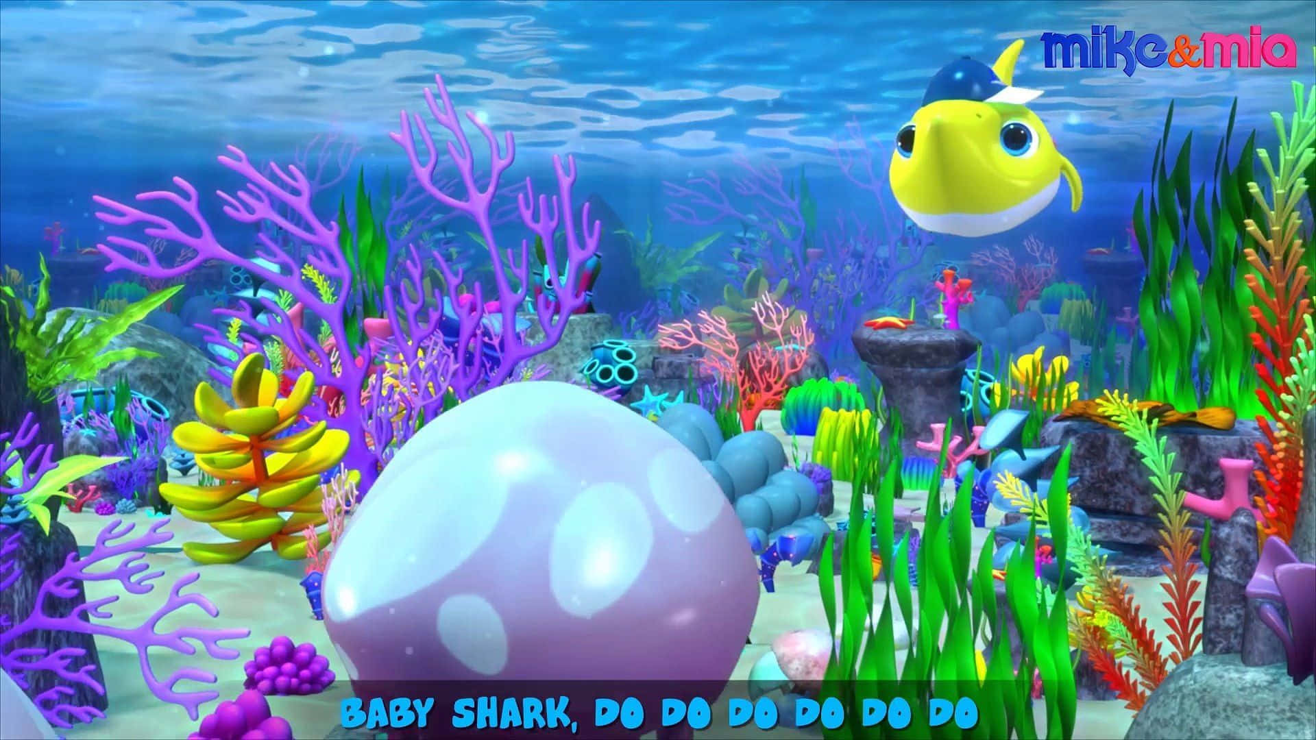 Baby Shark 背景：歌詞影片截圖 壁紙 — 一條卡通鯊魚BB喺藍色水底中，游過一個充滿紫色同綠色發光海草嘅生機勃勃珊瑚礁。