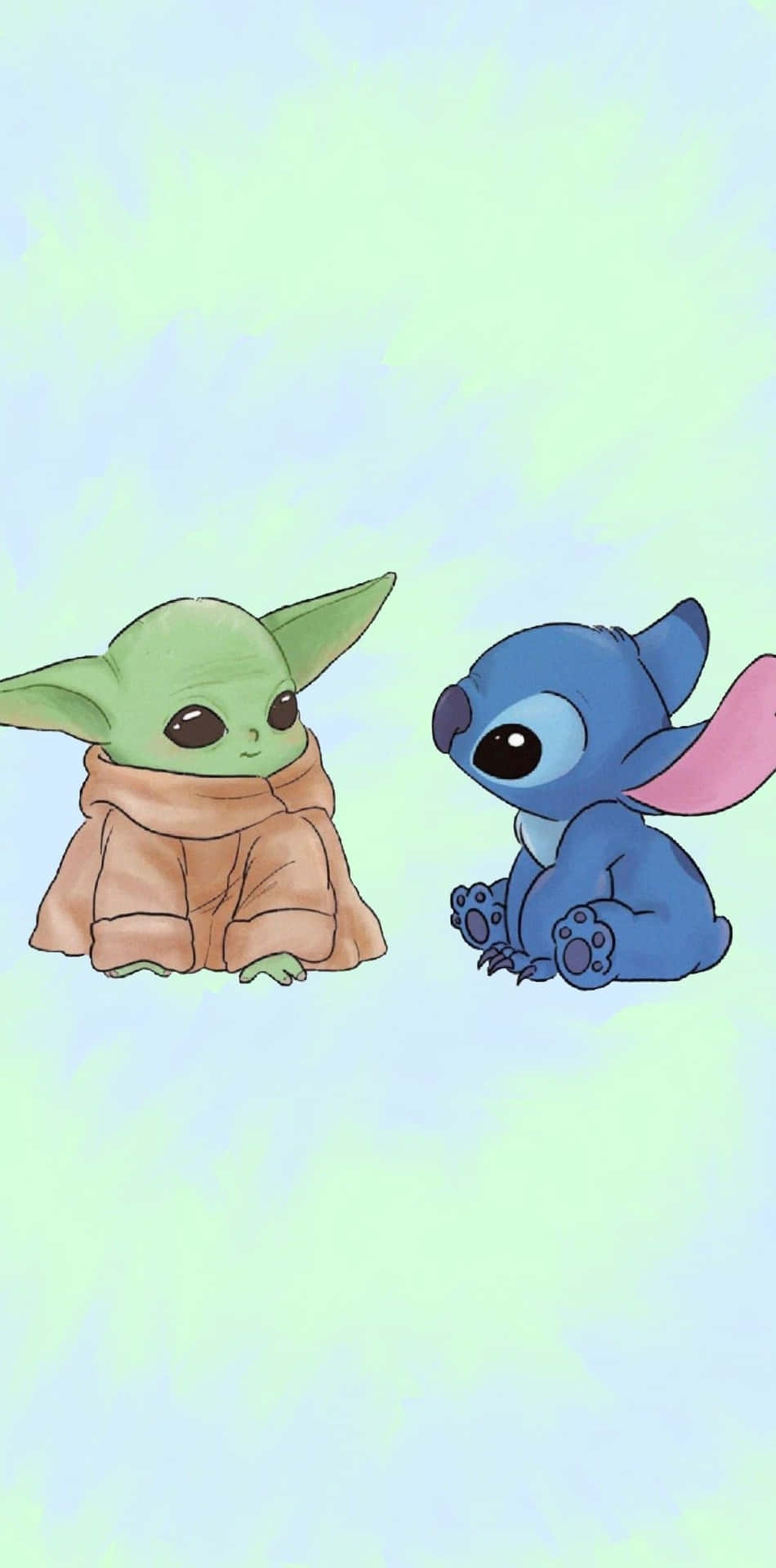 Baby Yoda 美學與 Stitch 同框 壁紙 — 一個可愛的綠色小尤達穿著棕色長袍，坐在一隻粉紅色耳朵的藍色史迪仔旁邊，背景是柔和的漸變色。